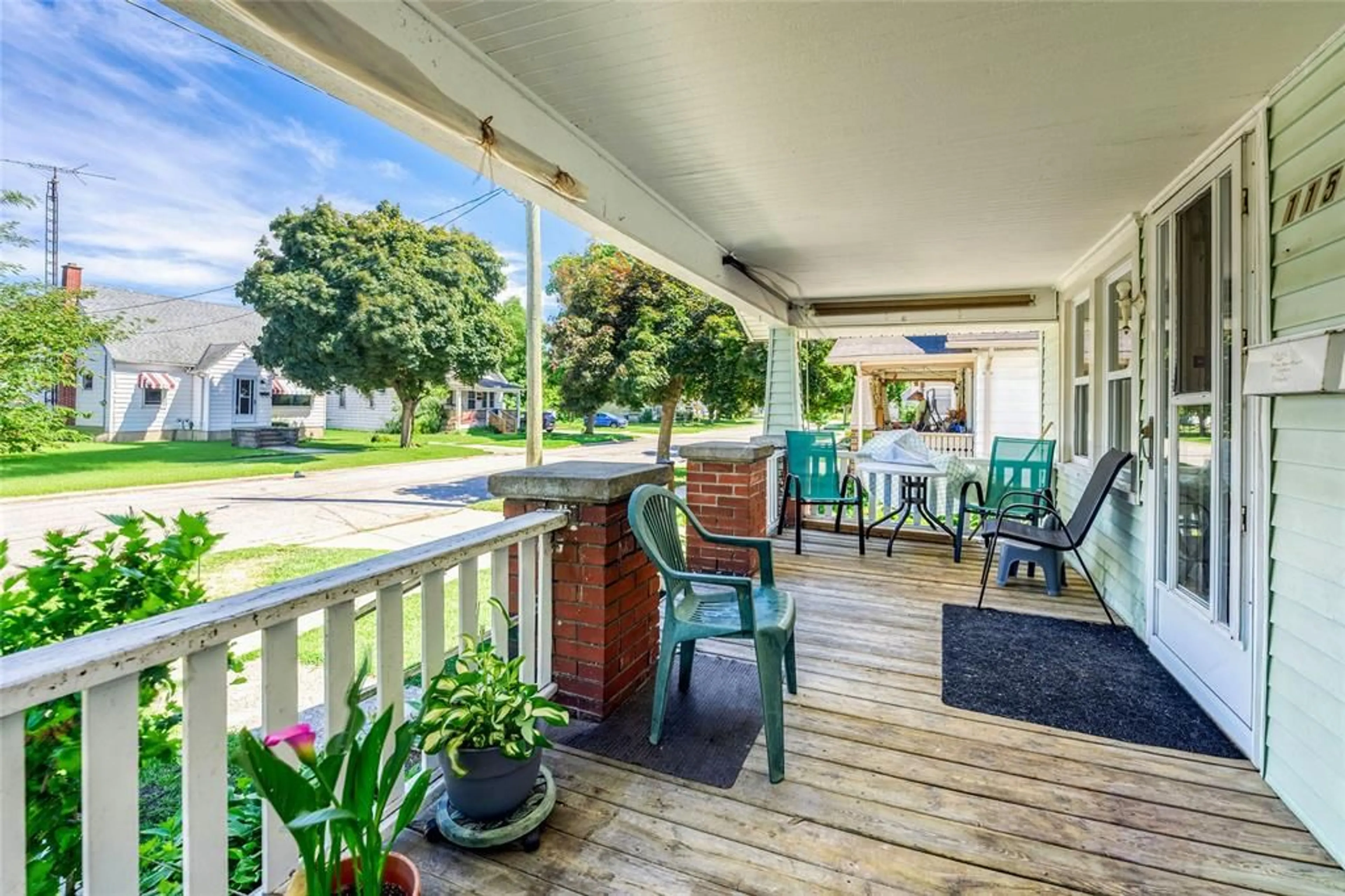 Patio, water/lake/river/ocean view for 115 Collingwood St, Sarnia Ontario N7T 6M8