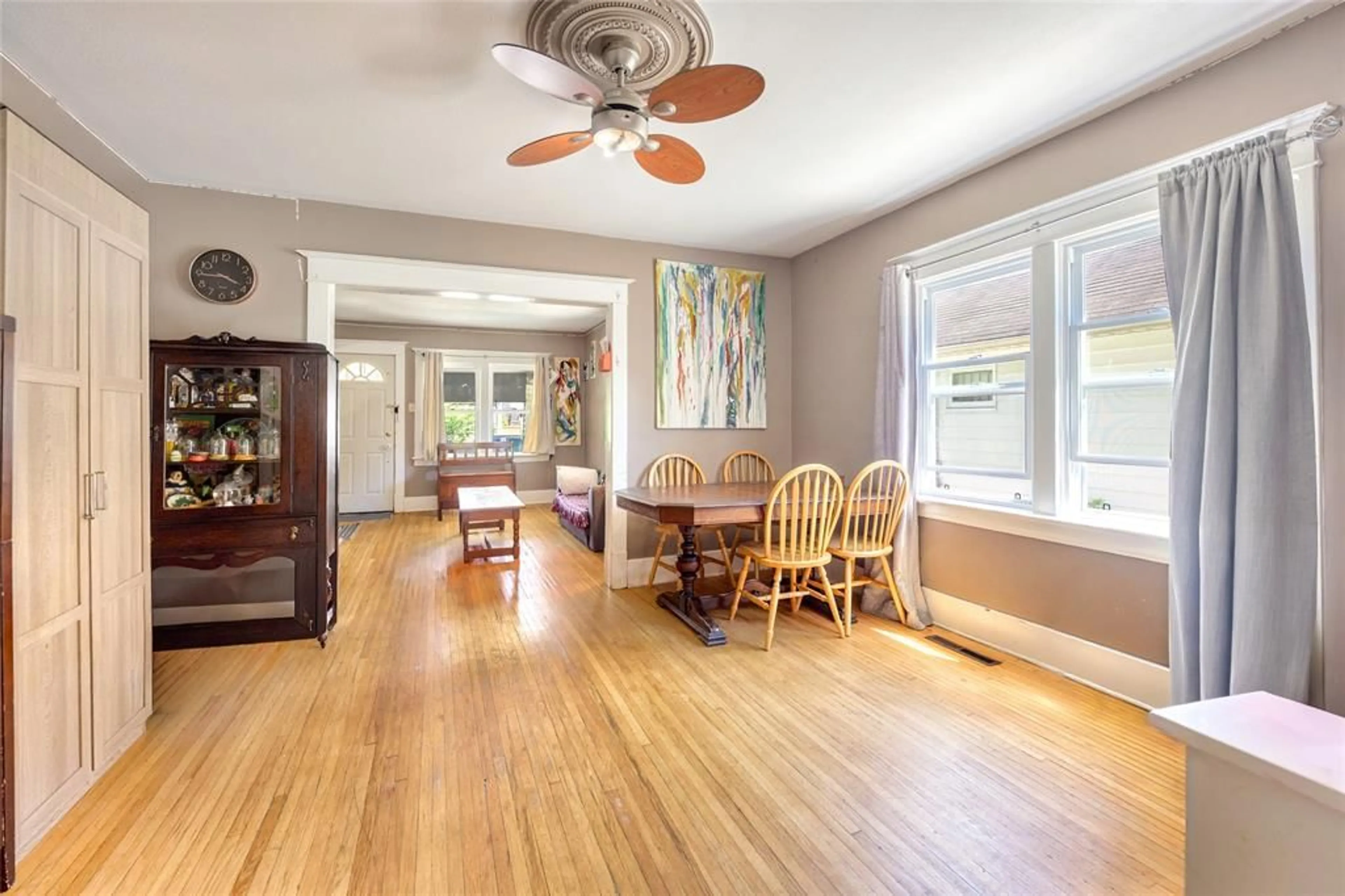 Dining room, wood/laminate floor for 115 Collingwood St, Sarnia Ontario N7T 6M8