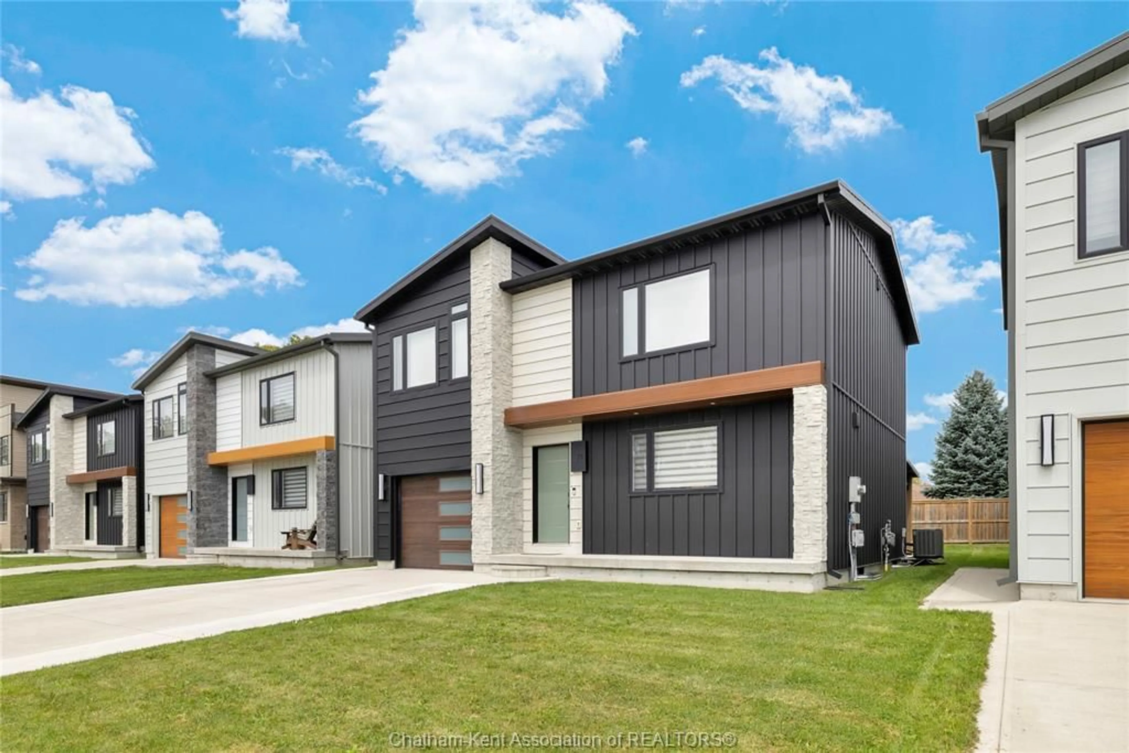 Home with vinyl exterior material, street for 71 Churchill Park Rd, Chatham Ontario N7M 0R8