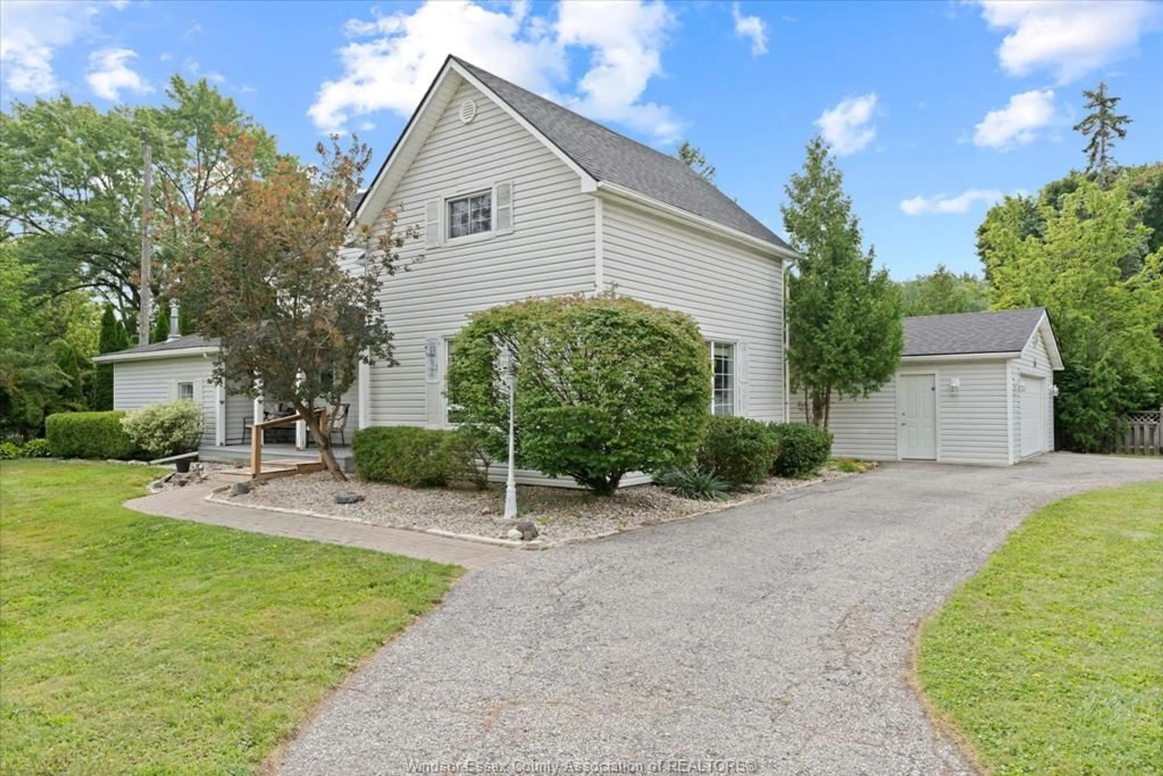 A pic from outside/outdoor area/front of a property/back of a property/a pic from drone, street for 3214 RANKIN Ave, Windsor Ontario N9E 3C1
