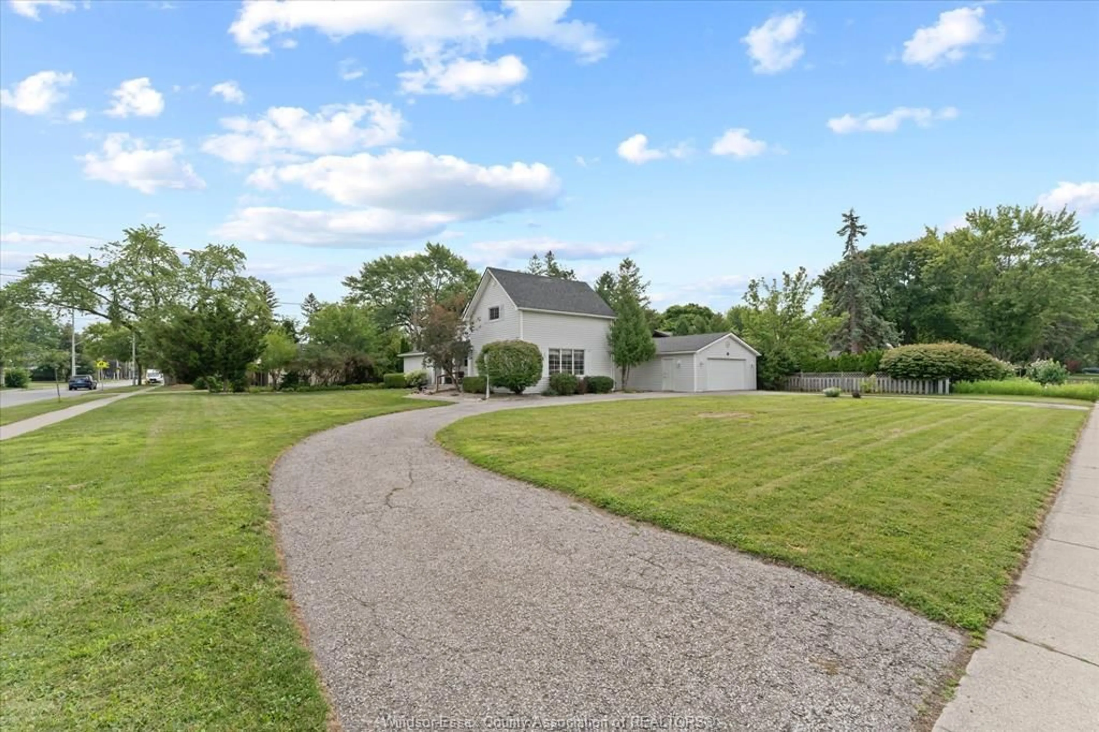 A pic from outside/outdoor area/front of a property/back of a property/a pic from drone, street for 3214 RANKIN Ave, Windsor Ontario N9E 3C1