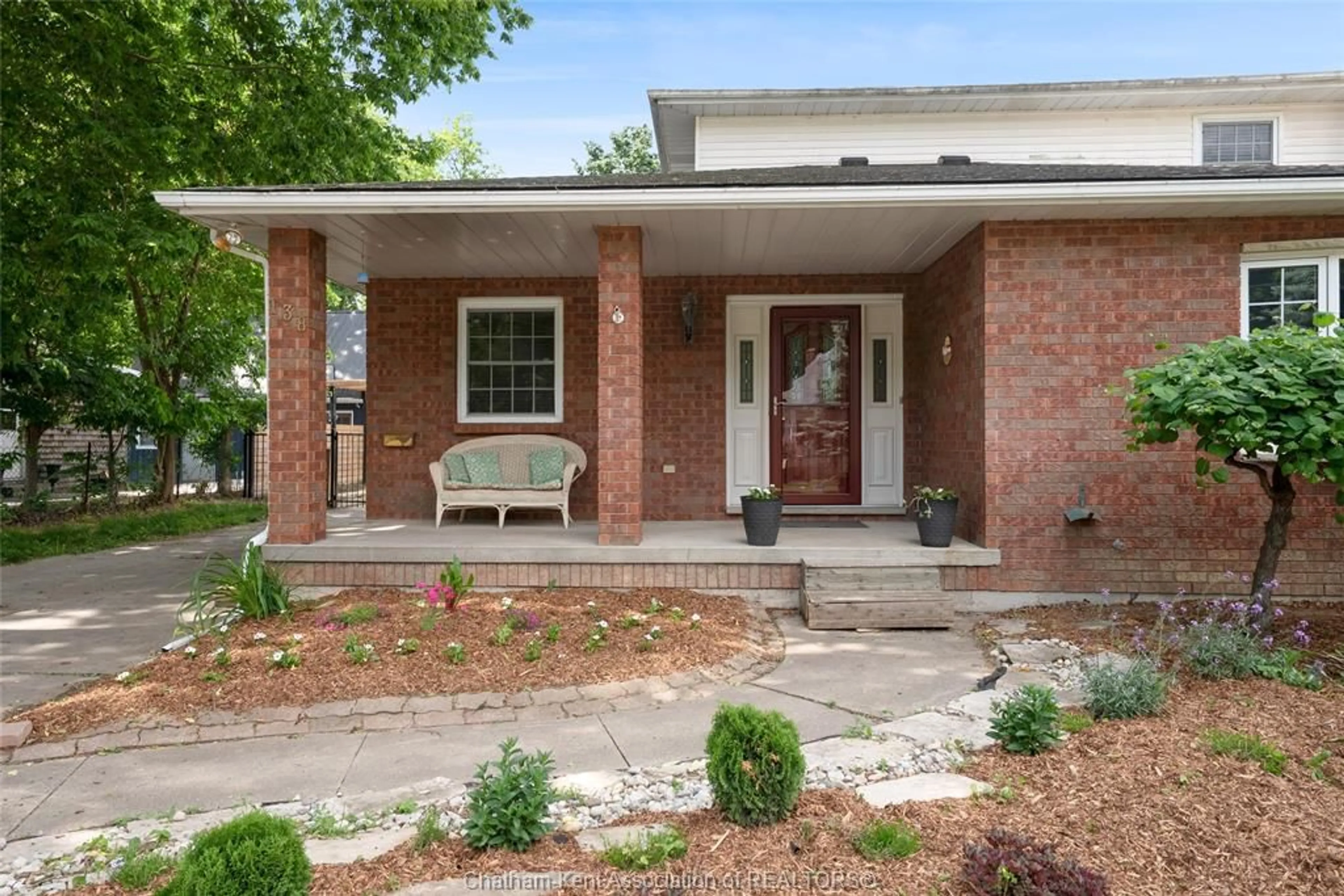 Home with brick exterior material, street for 138 ELIZABETH St, Chatham Ontario N7L 2Y4