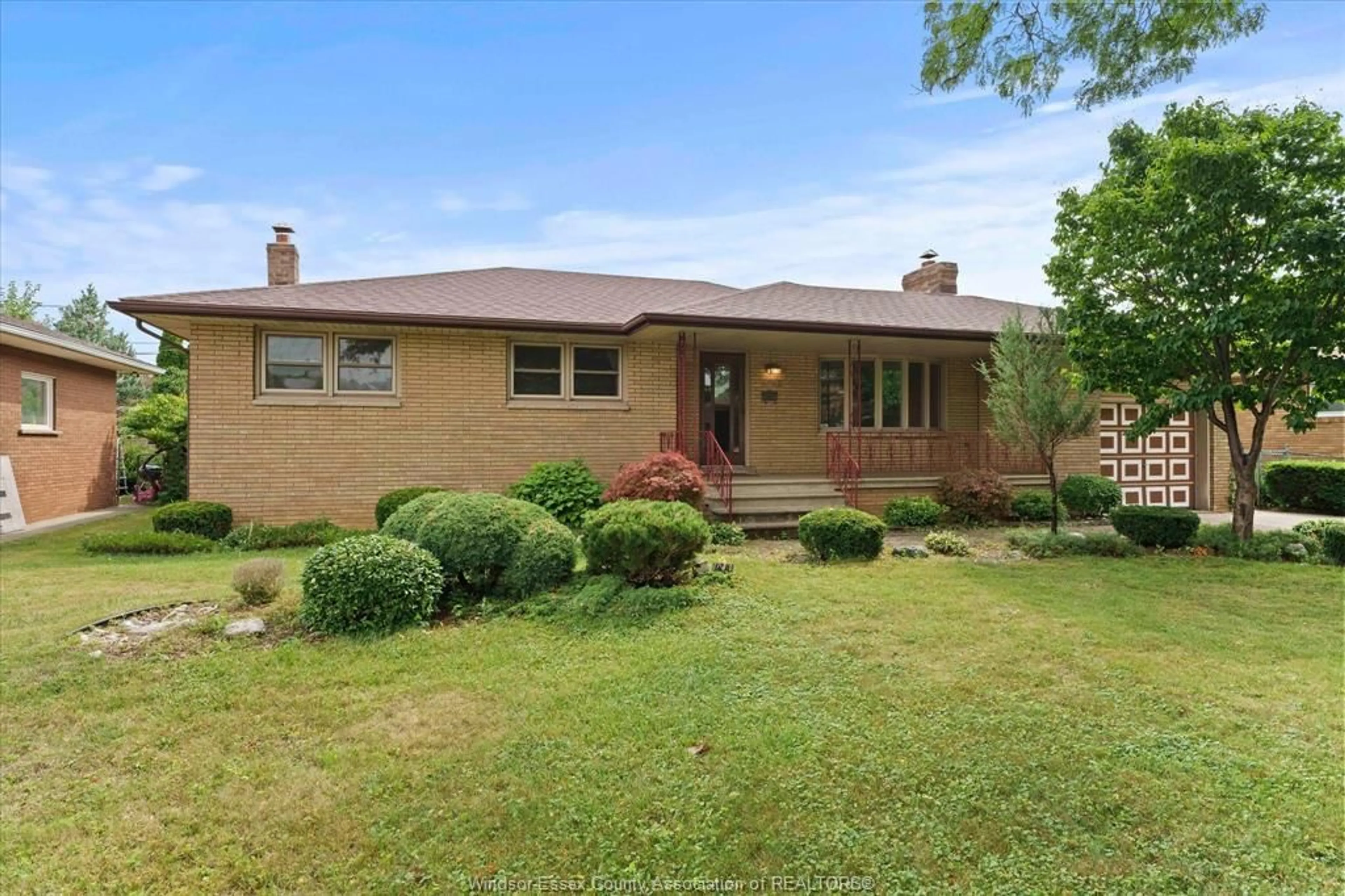 A pic from outside/outdoor area/front of a property/back of a property/a pic from drone, unknown for 1782 RANDOLPH Ave, Windsor Ontario N9B 2W1