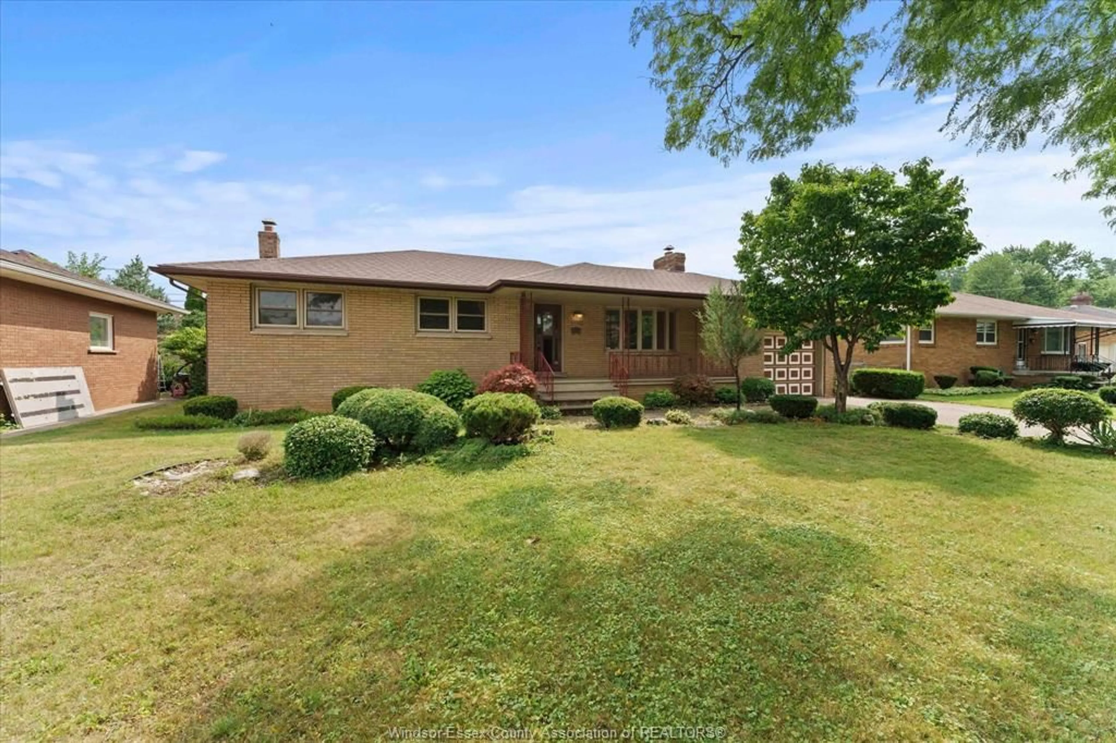 A pic from outside/outdoor area/front of a property/back of a property/a pic from drone, unknown for 1782 RANDOLPH Ave, Windsor Ontario N9B 2W1