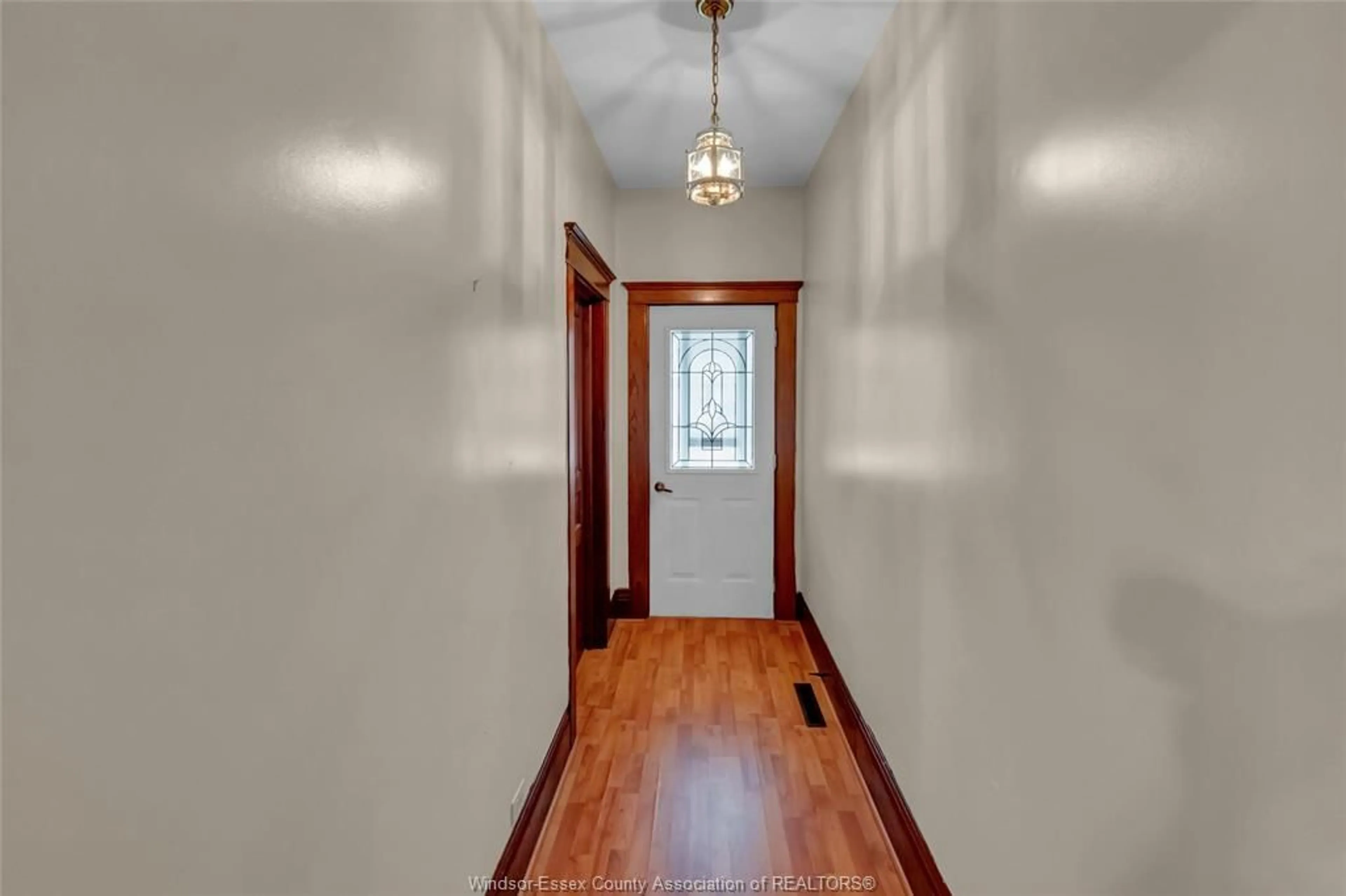 Indoor entryway for 57 Canal St, Tilbury Ontario N0P 2L0