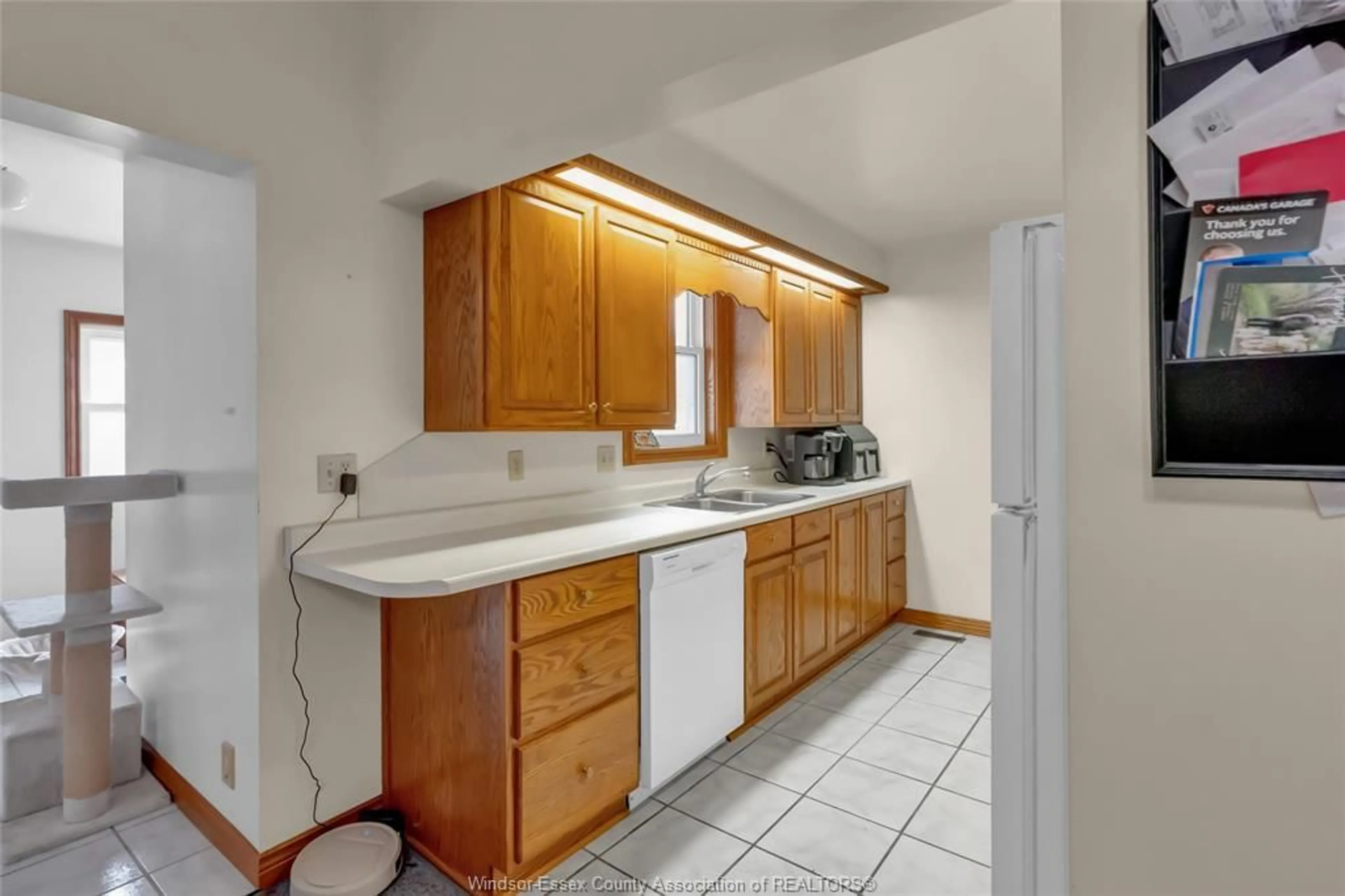 Standard kitchen, unknown for 57 Canal St, Tilbury Ontario N0P 2L0