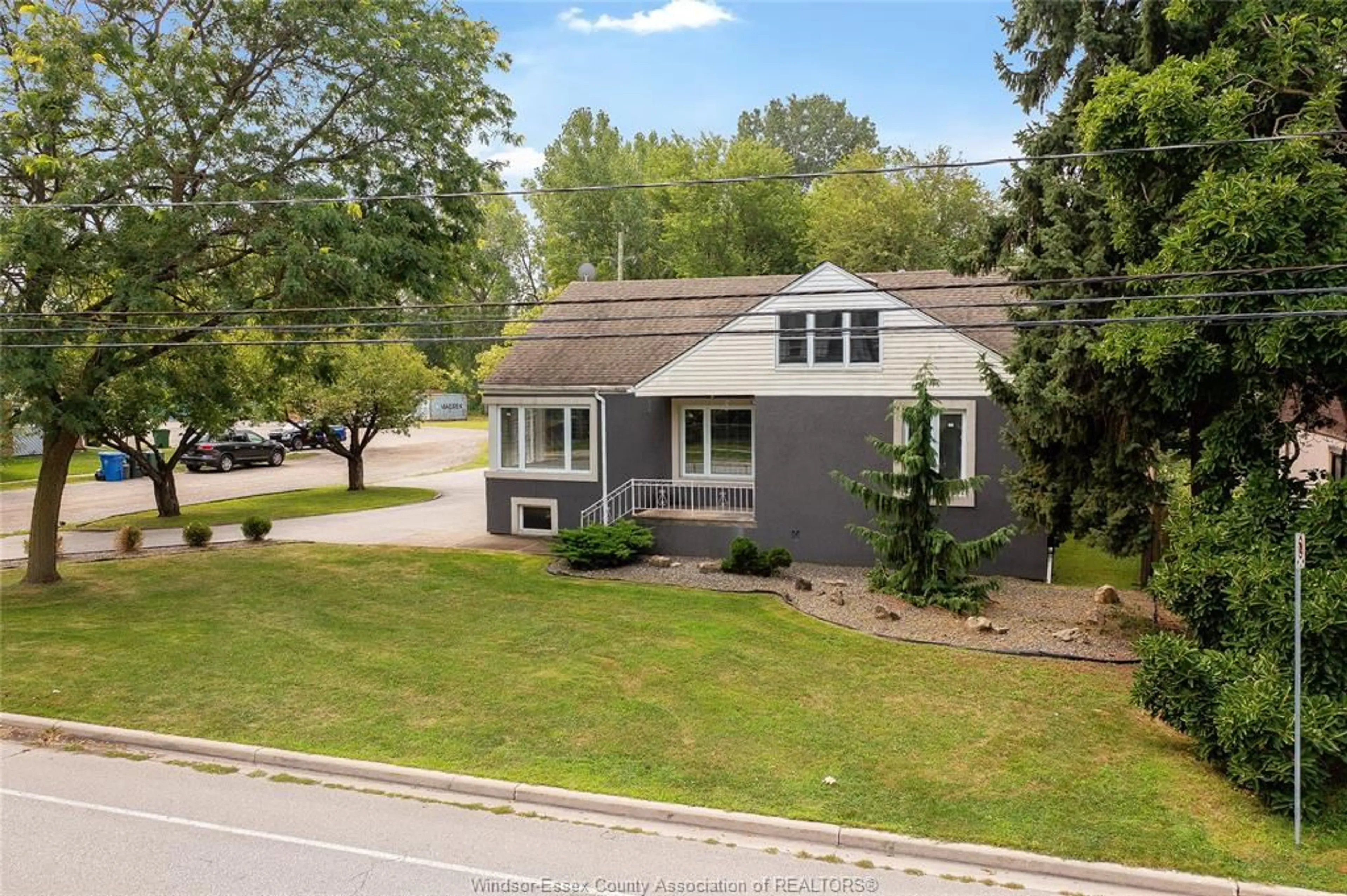 A pic from outside/outdoor area/front of a property/back of a property/a pic from drone, street for 485 PRINCE, Windsor Ontario N9C 2Y7