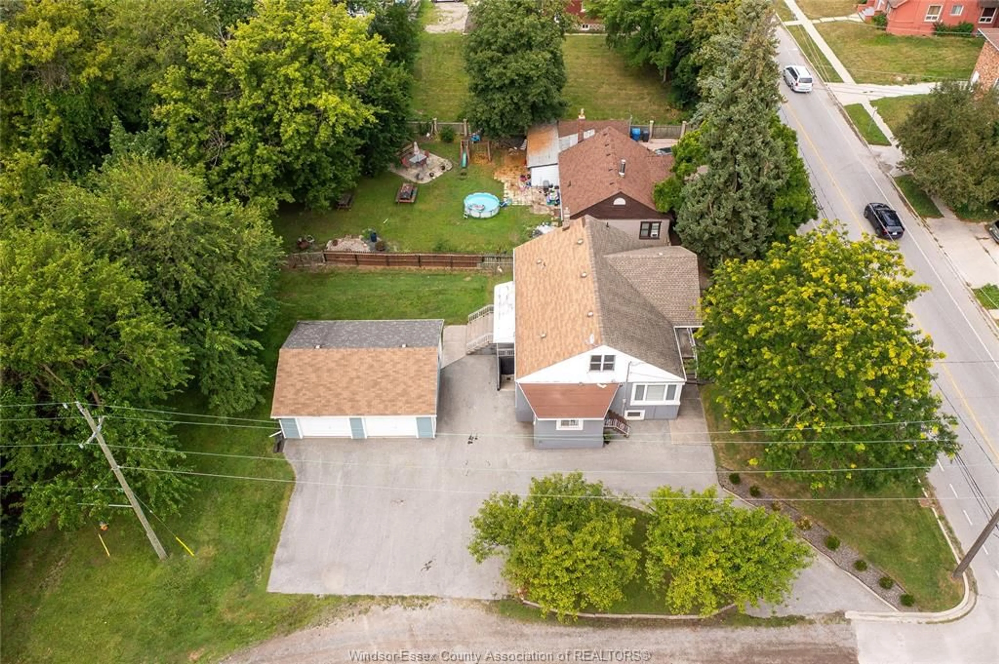 A pic from outside/outdoor area/front of a property/back of a property/a pic from drone, street for 485 PRINCE, Windsor Ontario N9C 2Y7