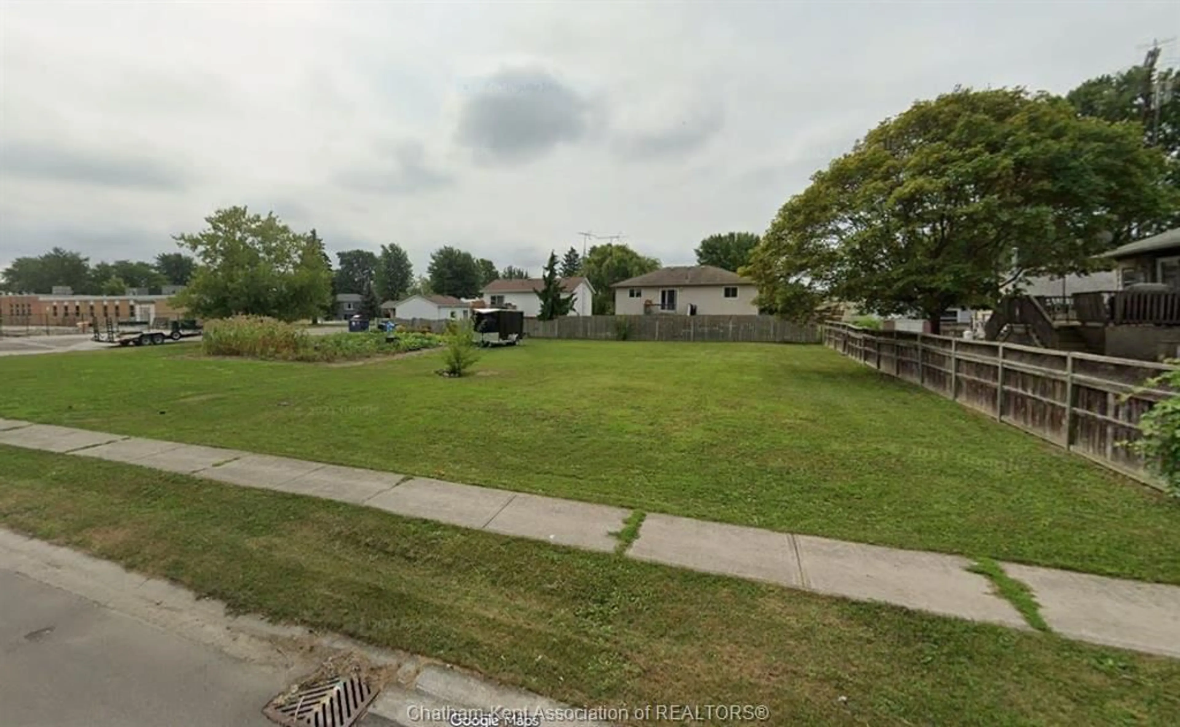 A pic from outside/outdoor area/front of a property/back of a property/a pic from drone, street for 445 Stoddard St, St Clair Ontario N0P 2B0