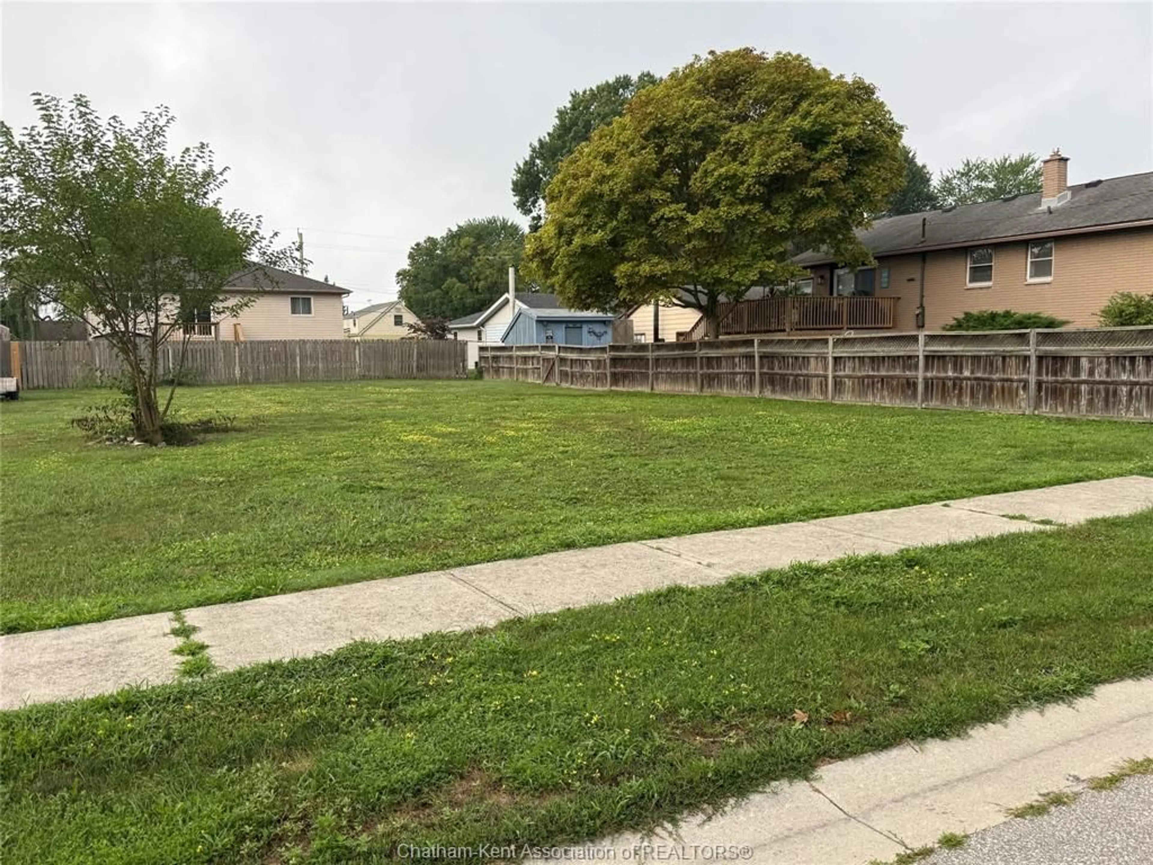 A pic from outside/outdoor area/front of a property/back of a property/a pic from drone, street for 445 Stoddard St, St Clair Ontario N0P 2B0