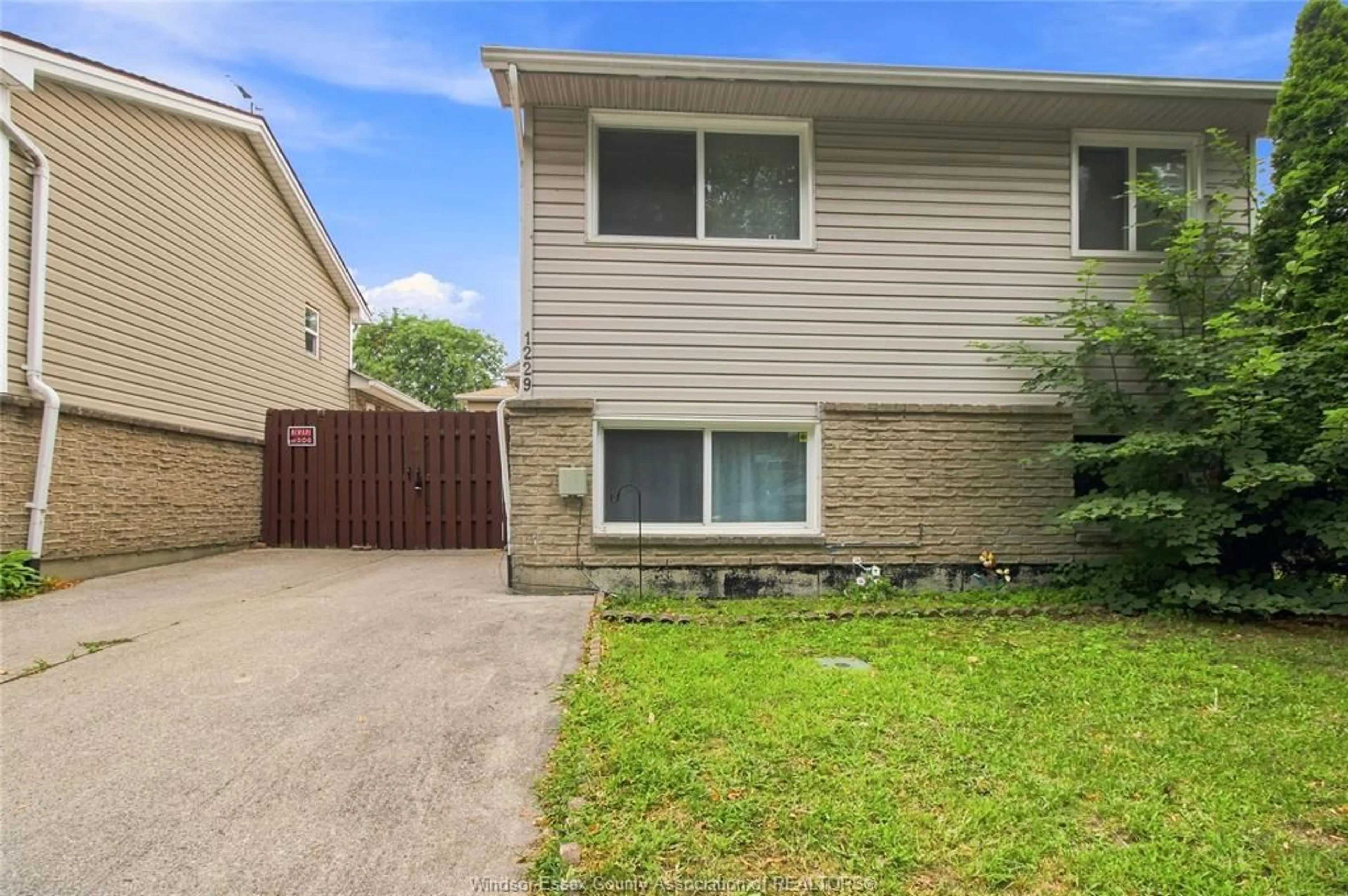 Unknown for 1229 ARNCLIFFE Pl, Windsor Ontario N85 4N2