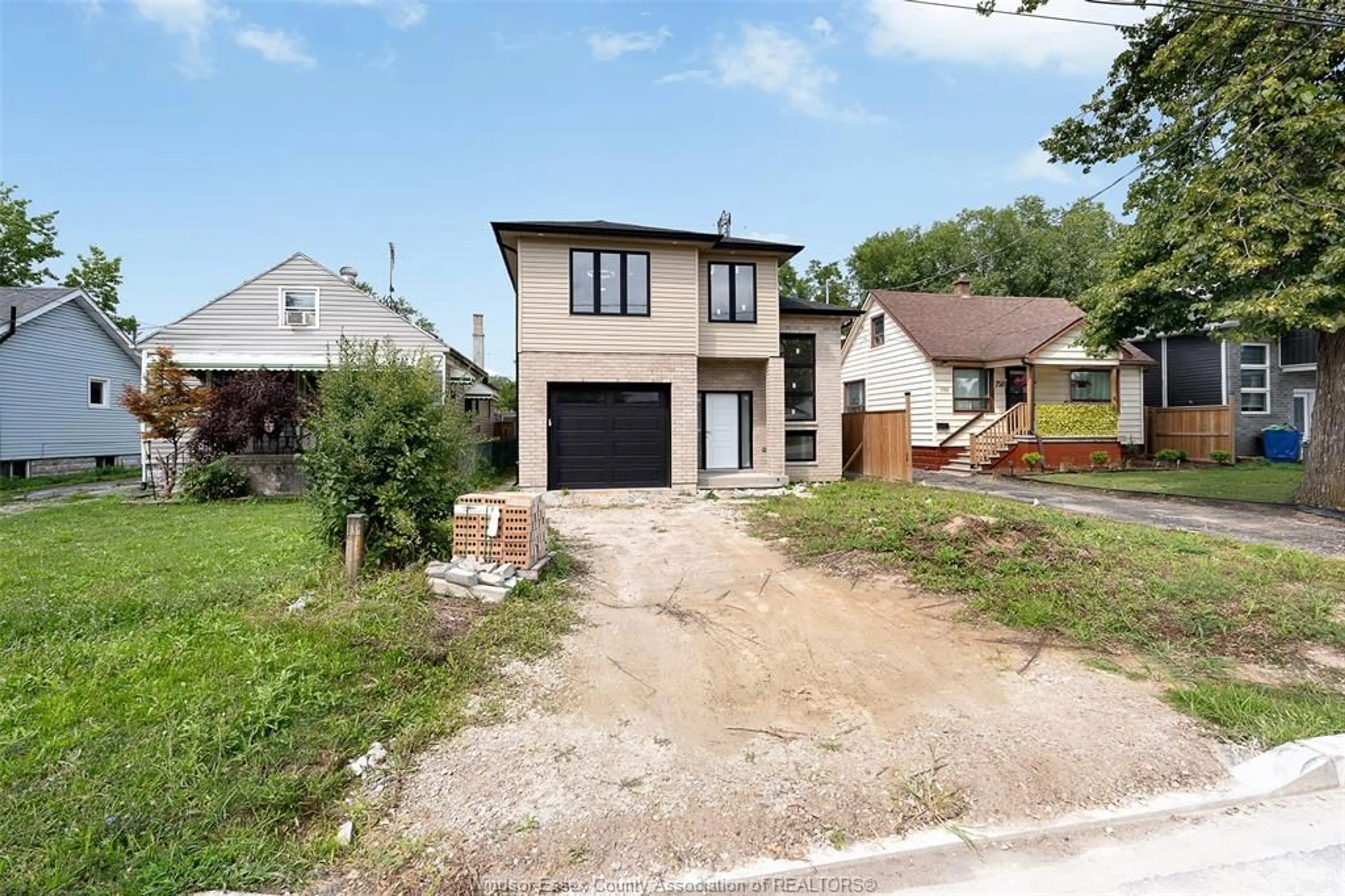 Unknown for 754 SOUTH PACIFIC Ave, Windsor Ontario N8X 2X2