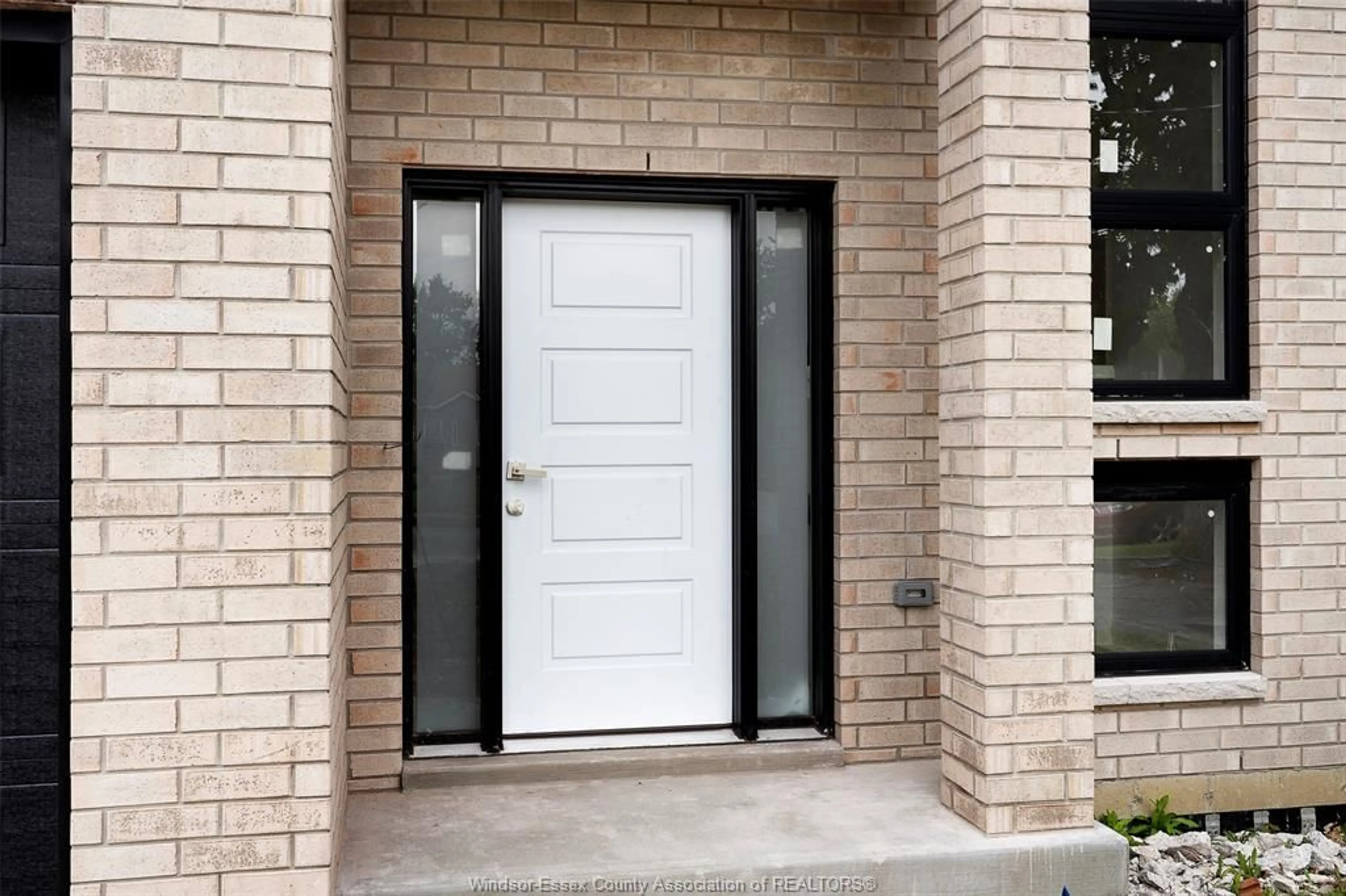 Unknown for 754 SOUTH PACIFIC Ave, Windsor Ontario N8X 2X2