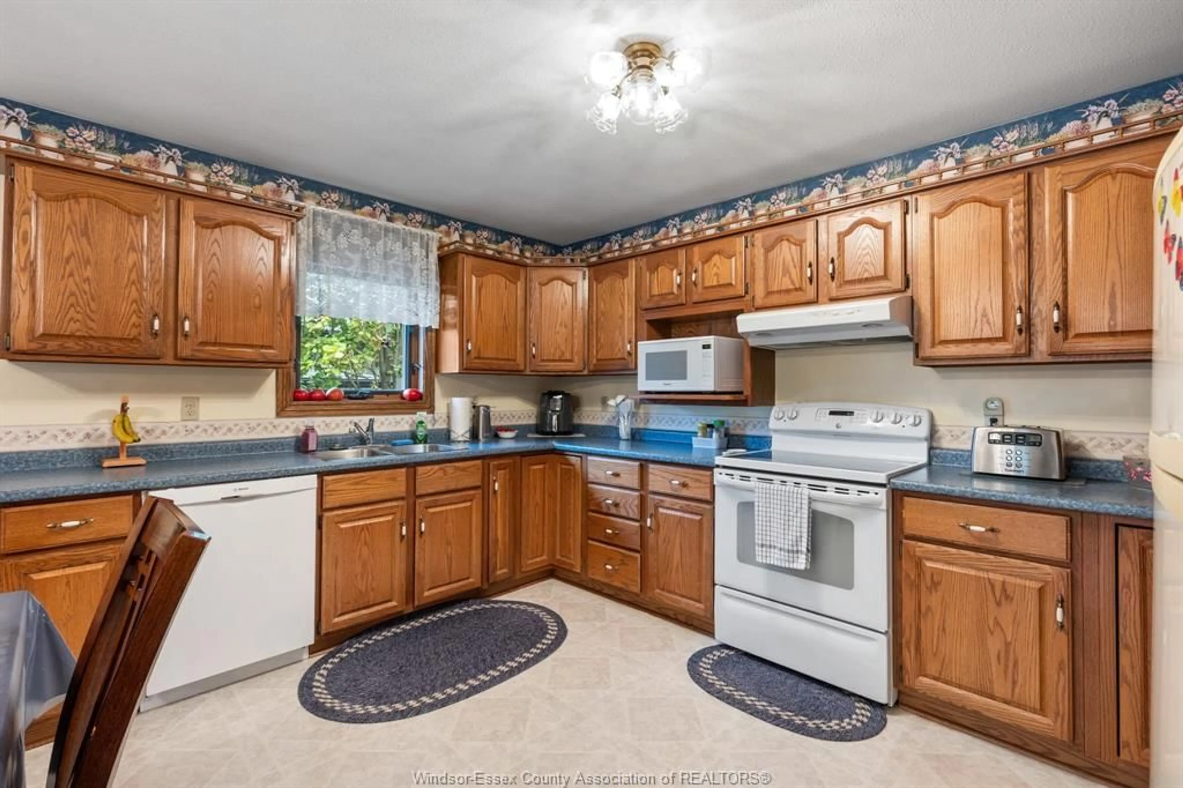 Standard kitchen, ceramic/tile floor for 180 DUCHARME St, Belle River Ontario N8L 0L5