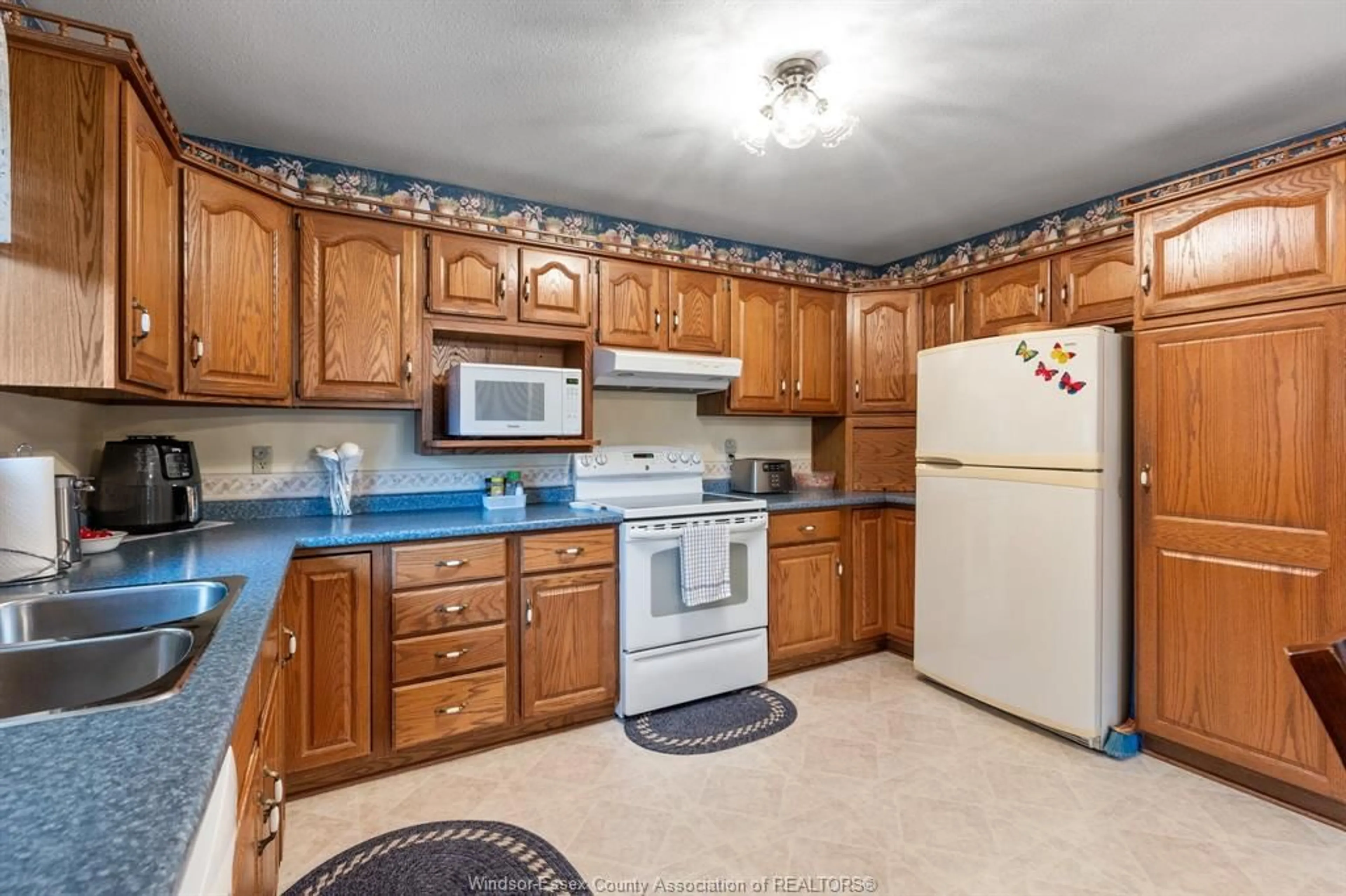 Standard kitchen, ceramic/tile floor for 180 DUCHARME St, Belle River Ontario N8L 0L5