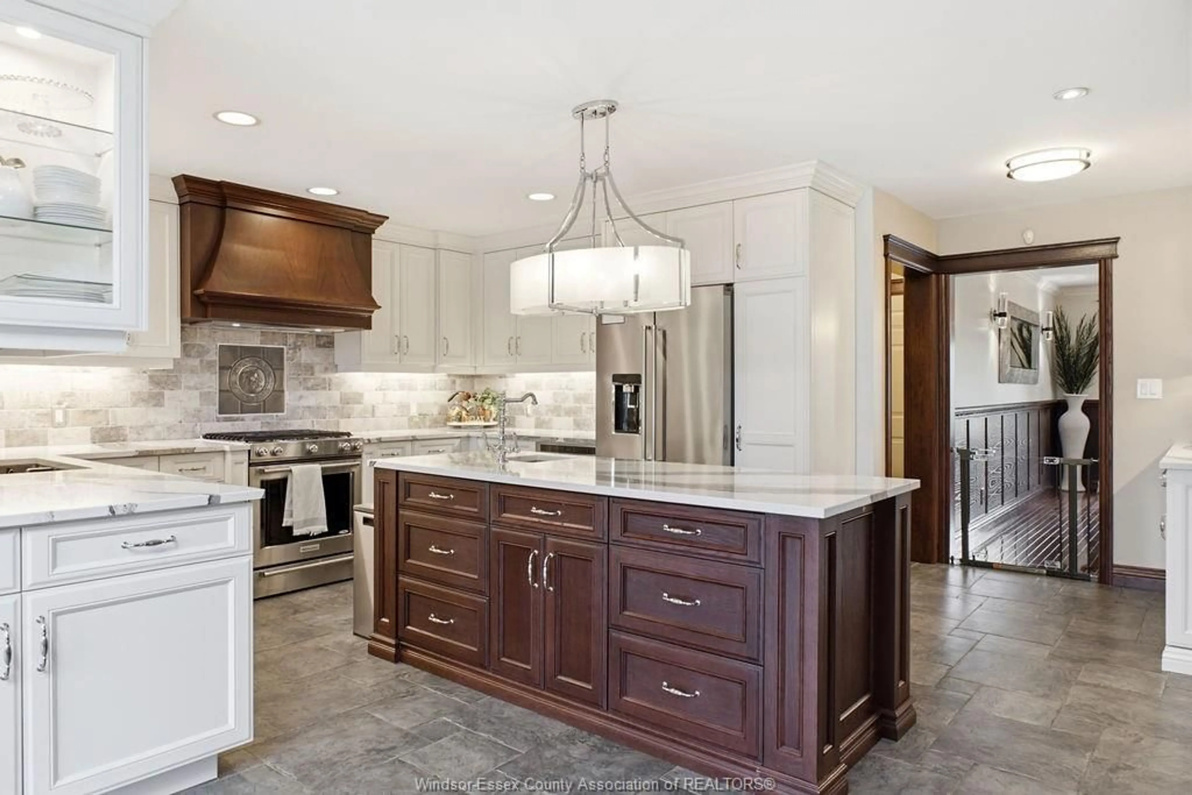 Contemporary kitchen, ceramic/tile floor for 205 CLUBVIEW Dr, Amherstburg Ontario N9V 3Z3