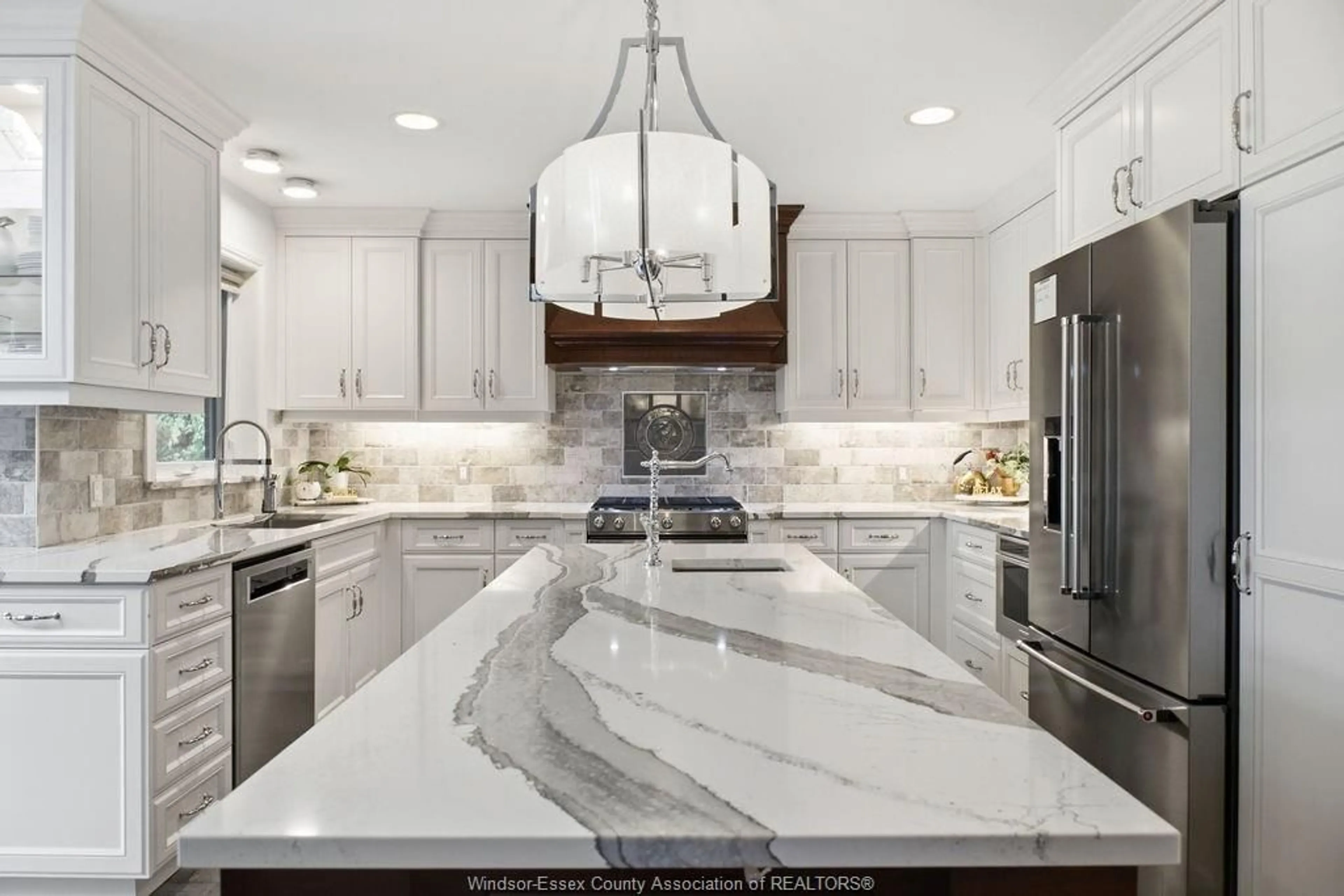 Contemporary kitchen, ceramic/tile floor for 205 CLUBVIEW Dr, Amherstburg Ontario N9V 3Z3