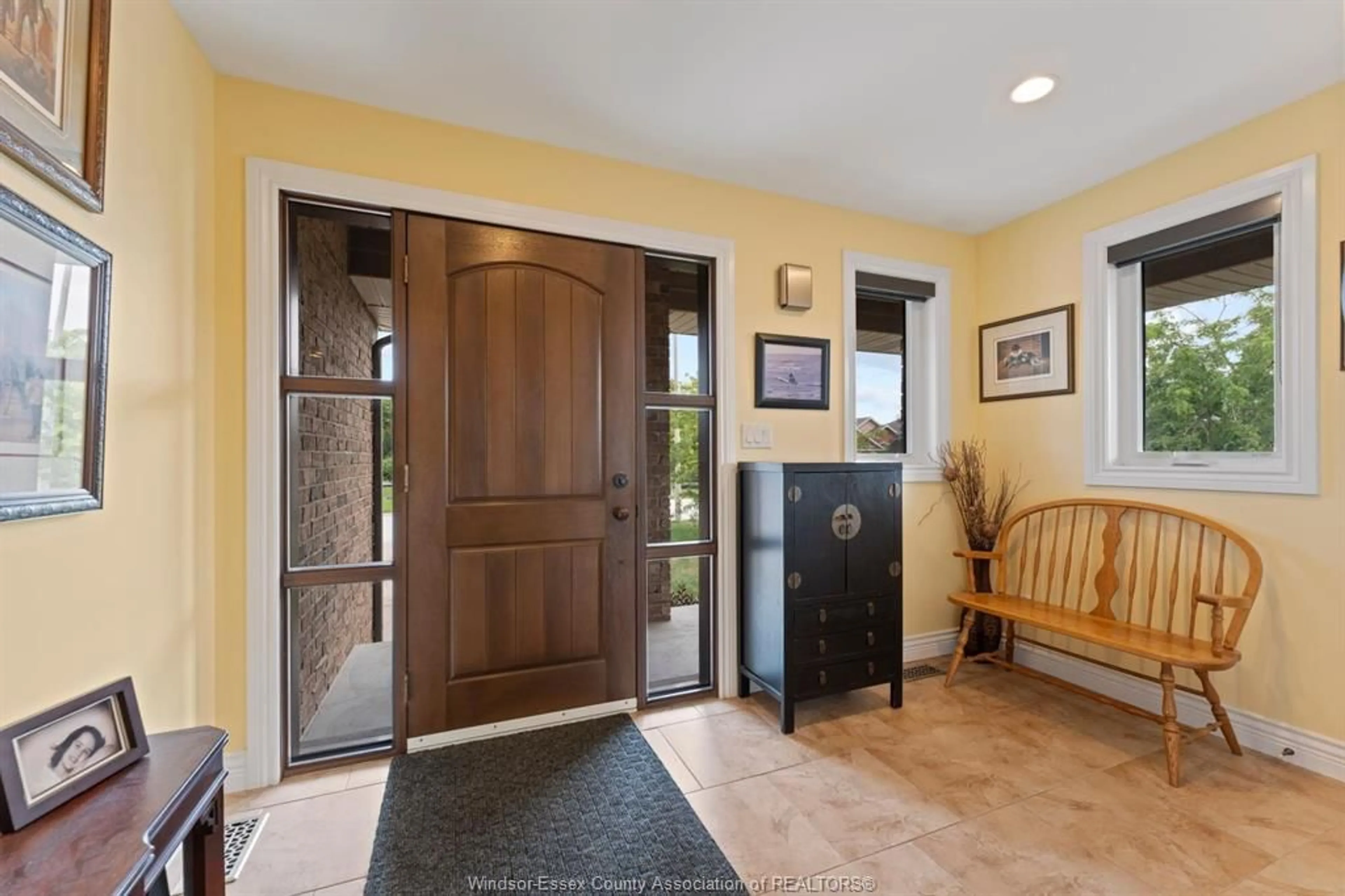 Indoor entryway for 1408 PASCAL Ave, Lakeshore Ontario N0R 1A0