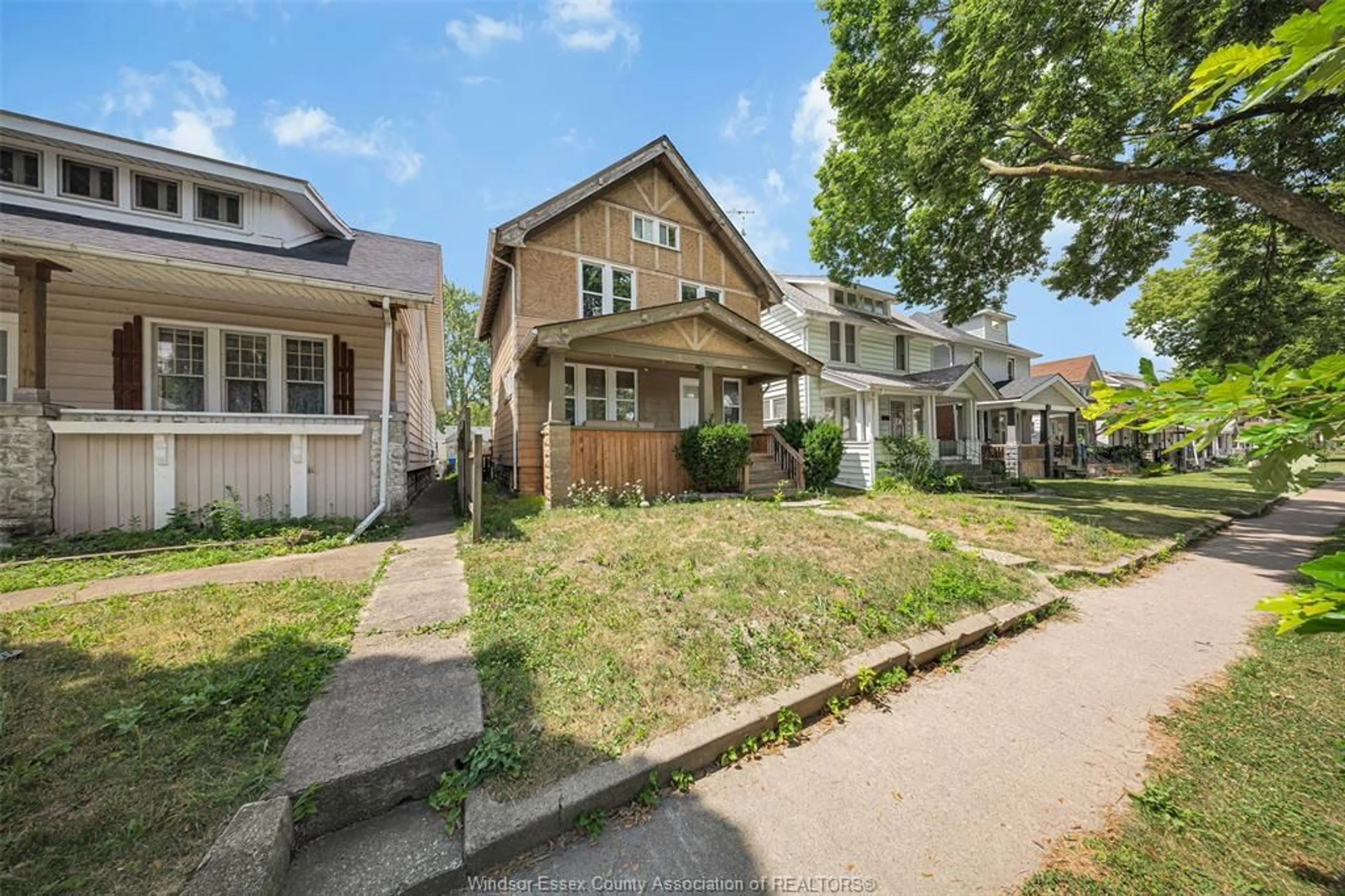 A pic from outside/outdoor area/front of a property/back of a property/a pic from drone, street for 421 ELM Ave, Windsor Ontario N9A 5H2