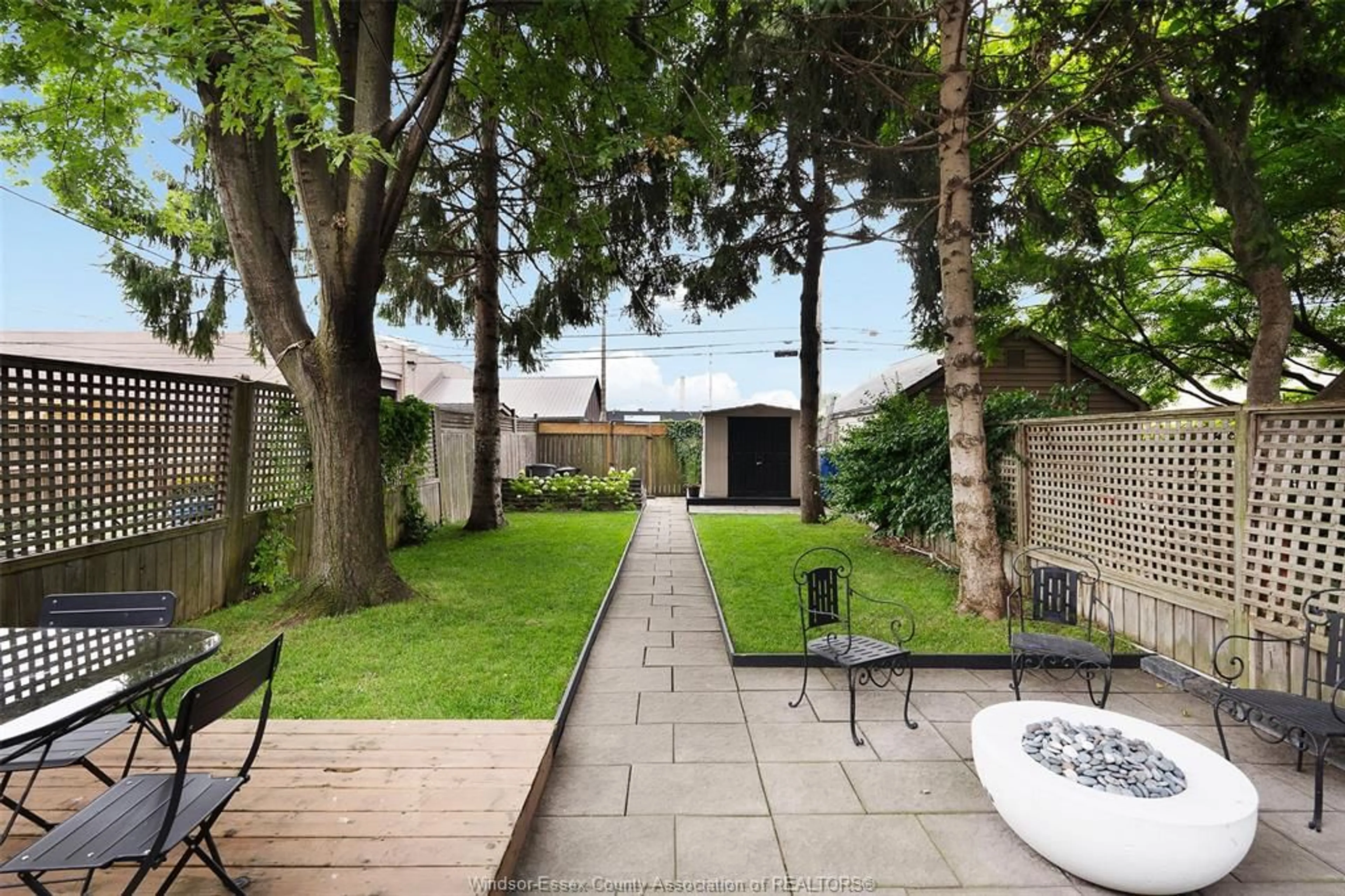Patio, street for 852 MONMOUTH, Windsor Ontario N8Y 3L4