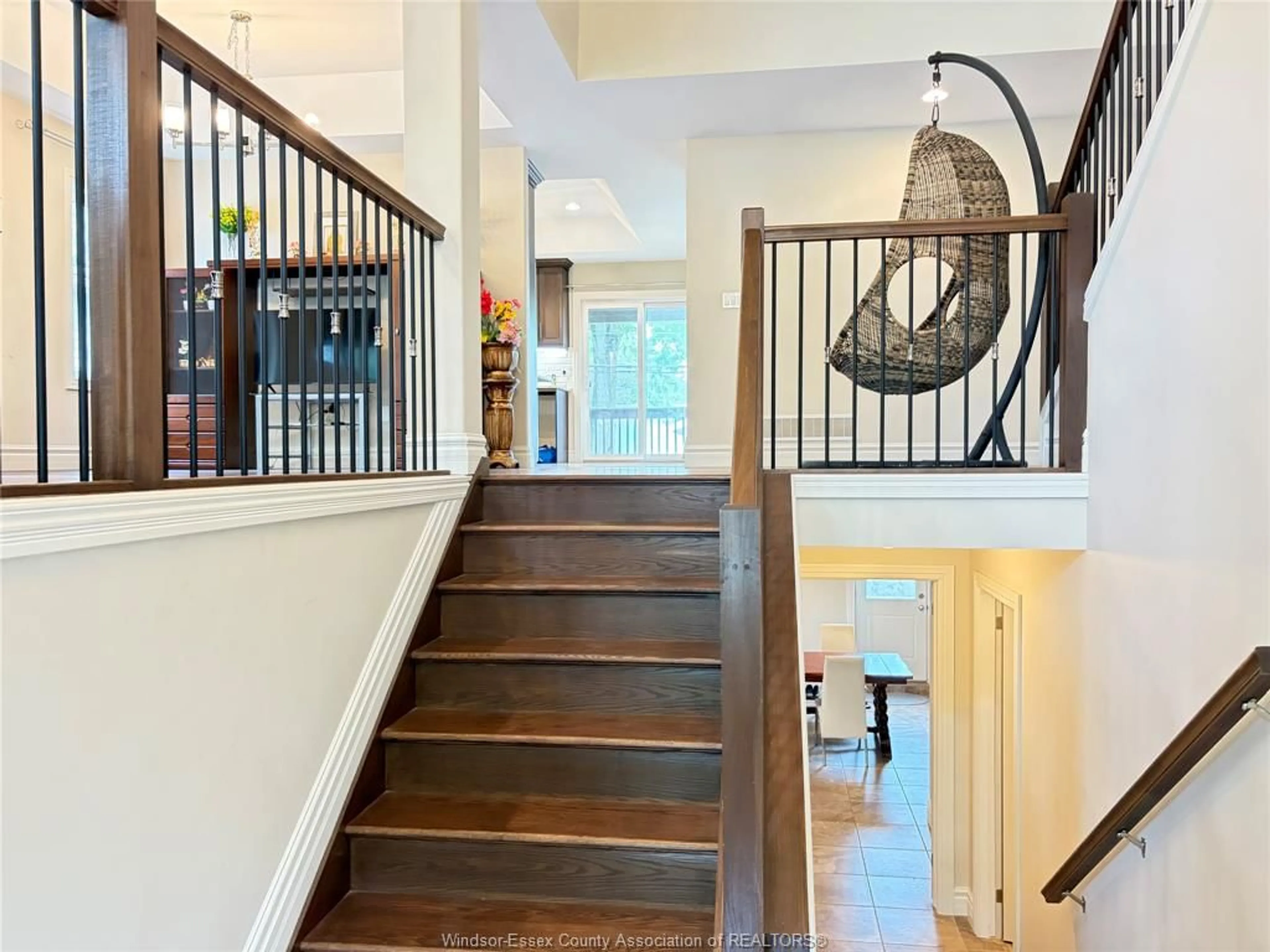 Indoor entryway for 1870 DOMINION, Windsor Ontario N9B 3H9
