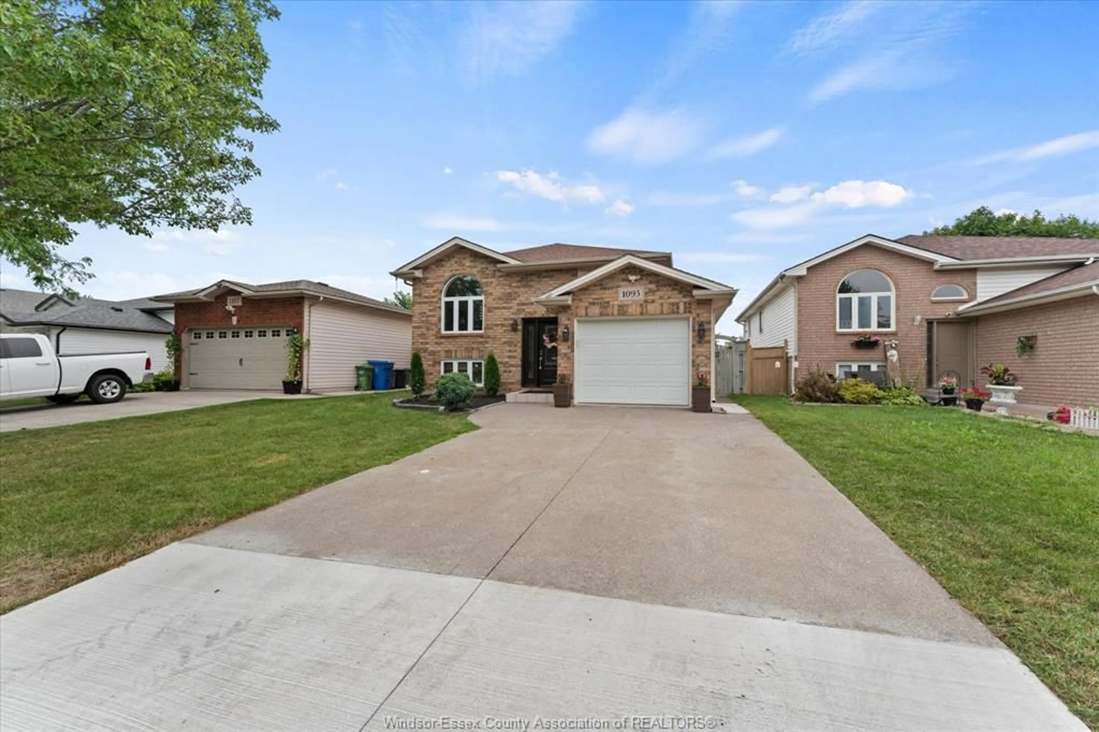 Home with brick exterior material, street for 1095 LAKEVIEW, Windsor Ontario N8P 1K9