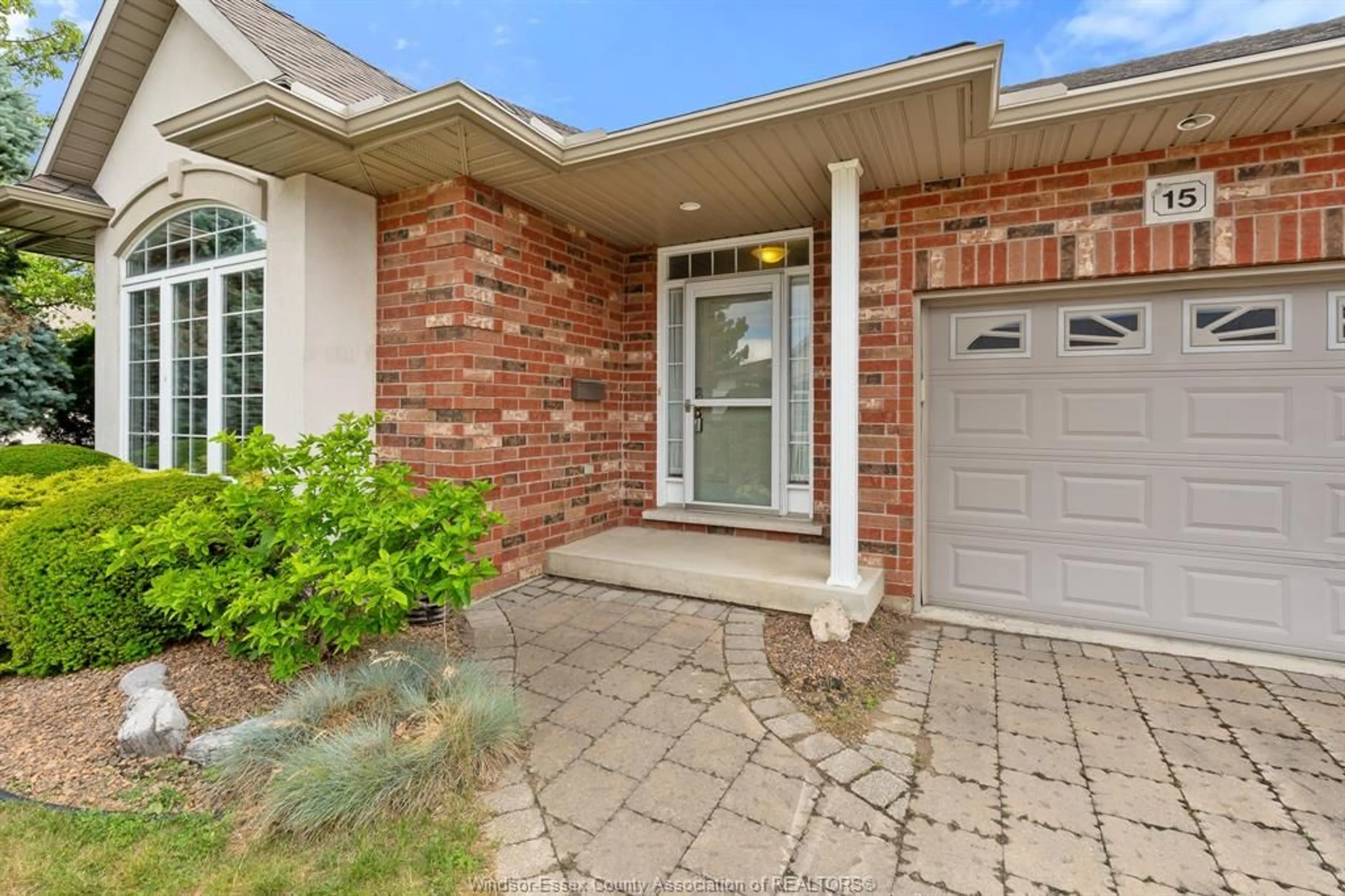 Home with brick exterior material, street for 15 OAKGROVE Lane, Chatham Ontario N7L 5R9
