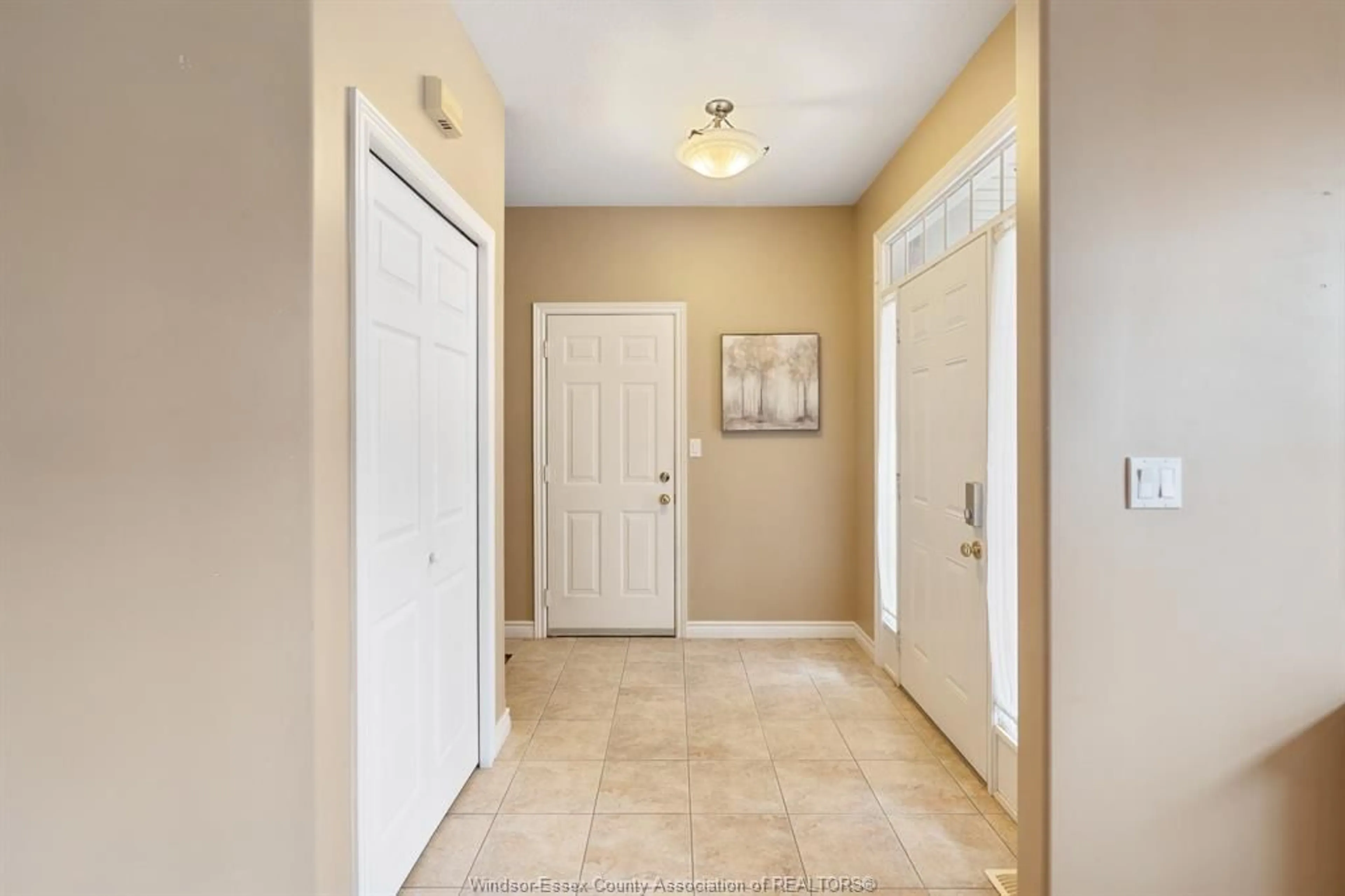 Indoor entryway for 15 OAKGROVE Lane, Chatham Ontario N7L 5R9