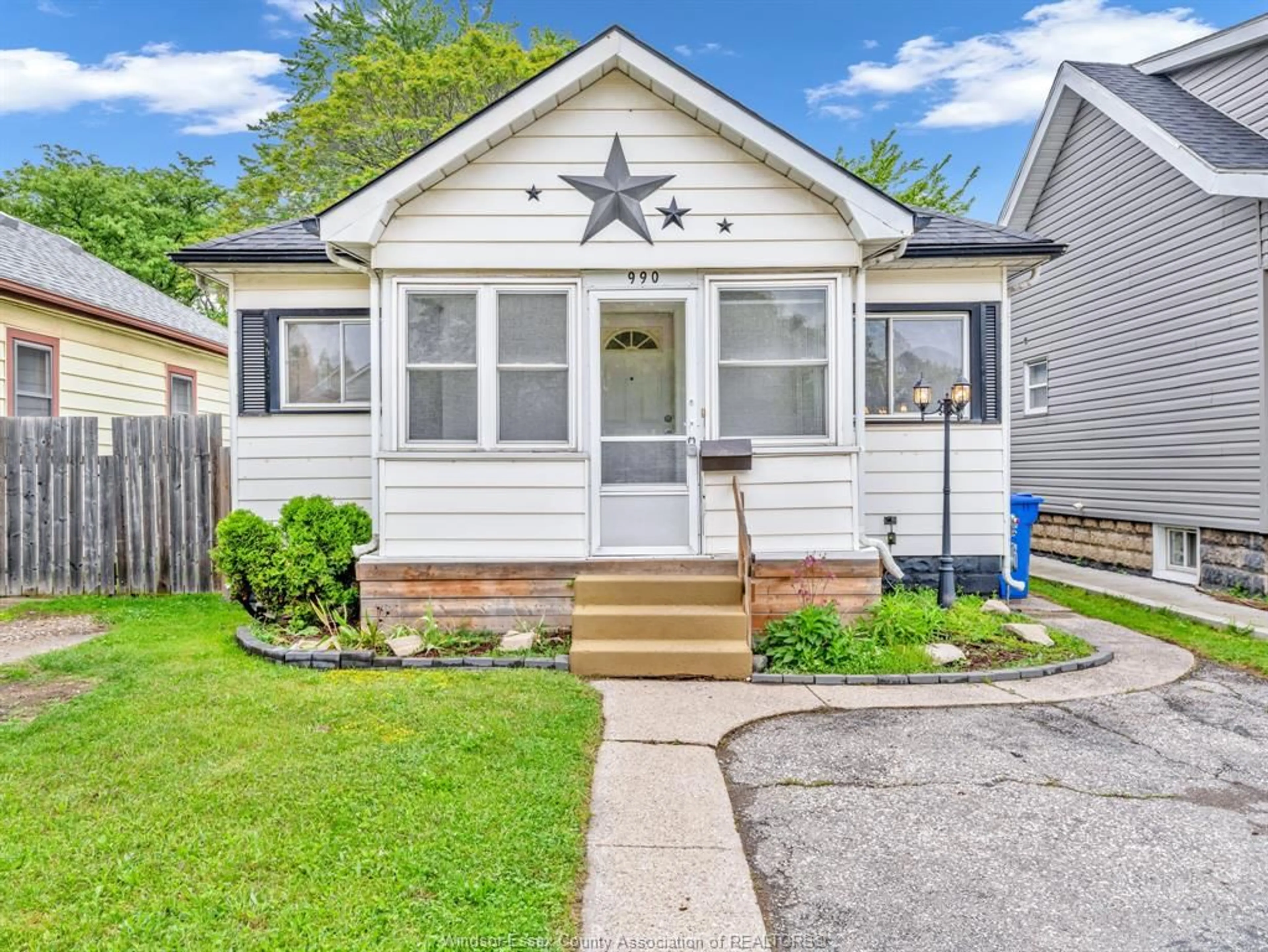 Home with vinyl exterior material, street for 990 Campbell Ave, Windsor Ontario N9B 2J2