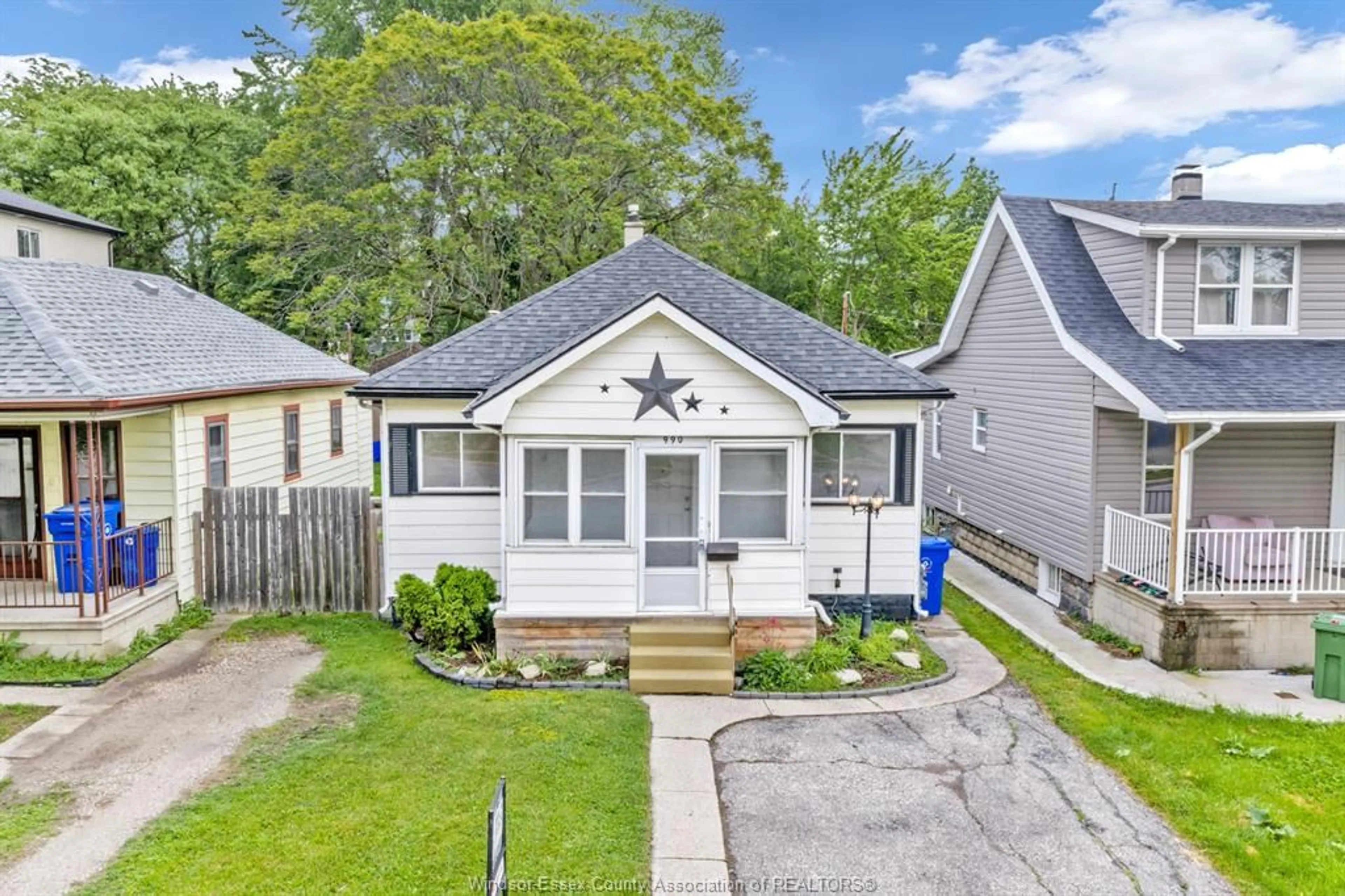 A pic from outside/outdoor area/front of a property/back of a property/a pic from drone, street for 990 Campbell Ave, Windsor Ontario N9B 2J2