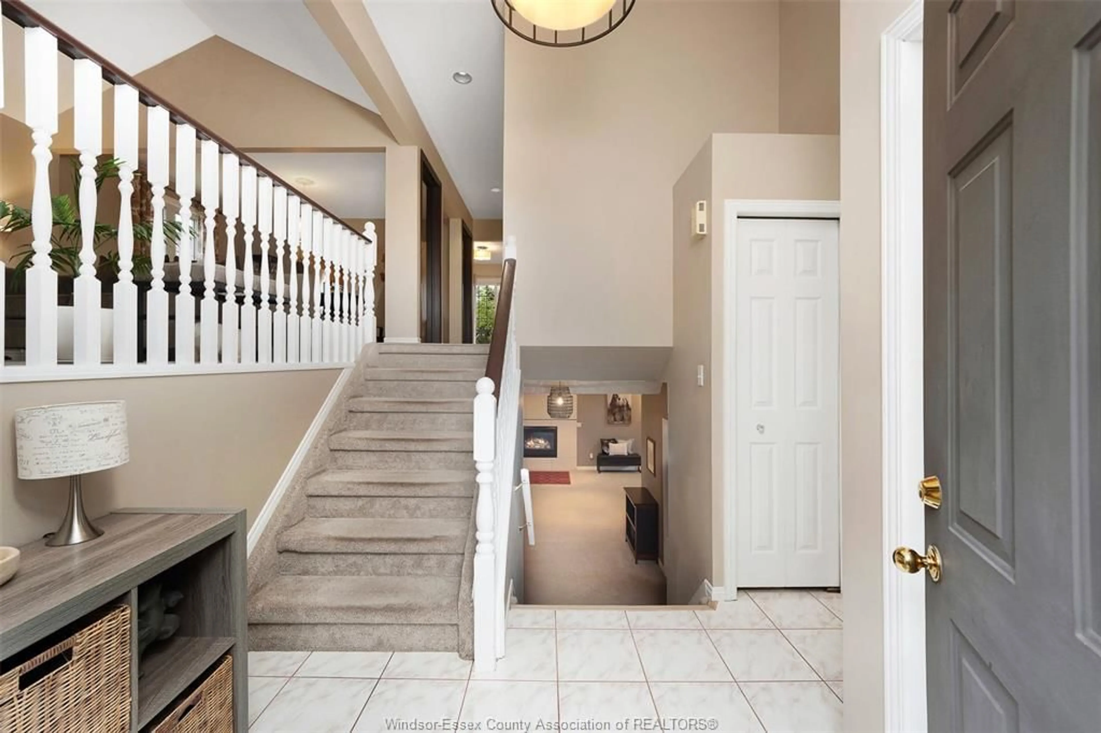Indoor foyer for 12928 LITTLE RIVER, Tecumseh Ontario N8N 3B3