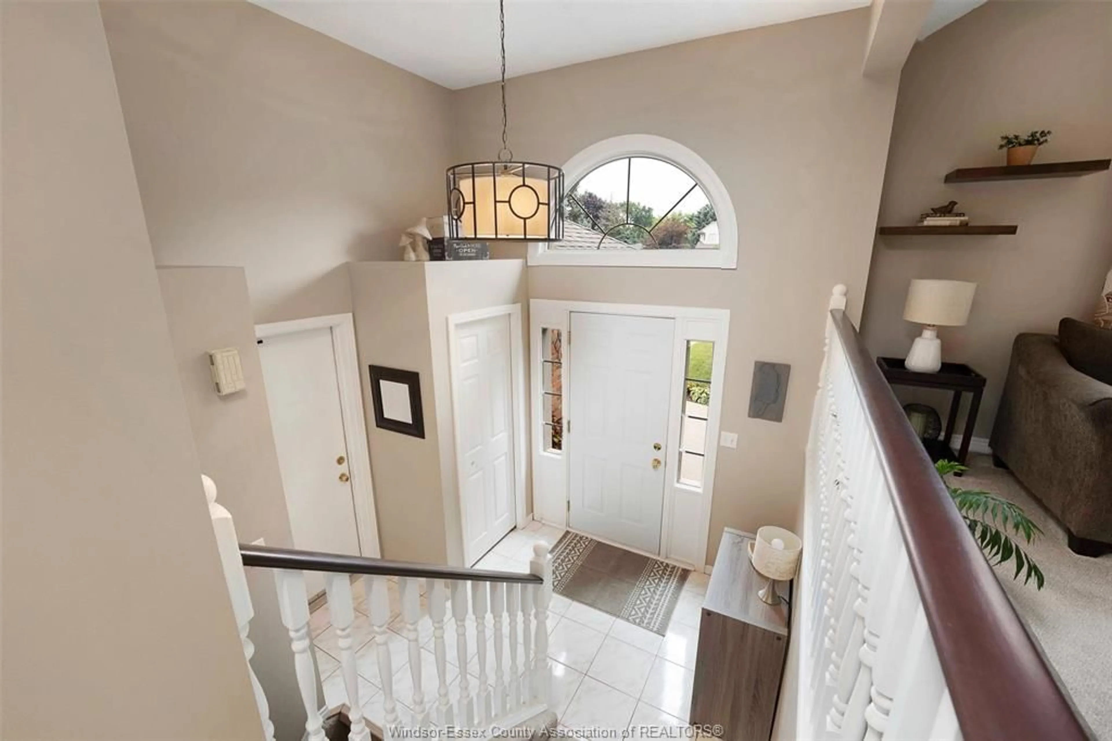 Indoor entryway for 12928 LITTLE RIVER, Tecumseh Ontario N8N 3B3