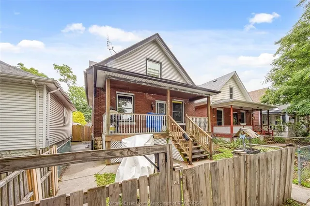 1066 HICKORY, Windsor 2