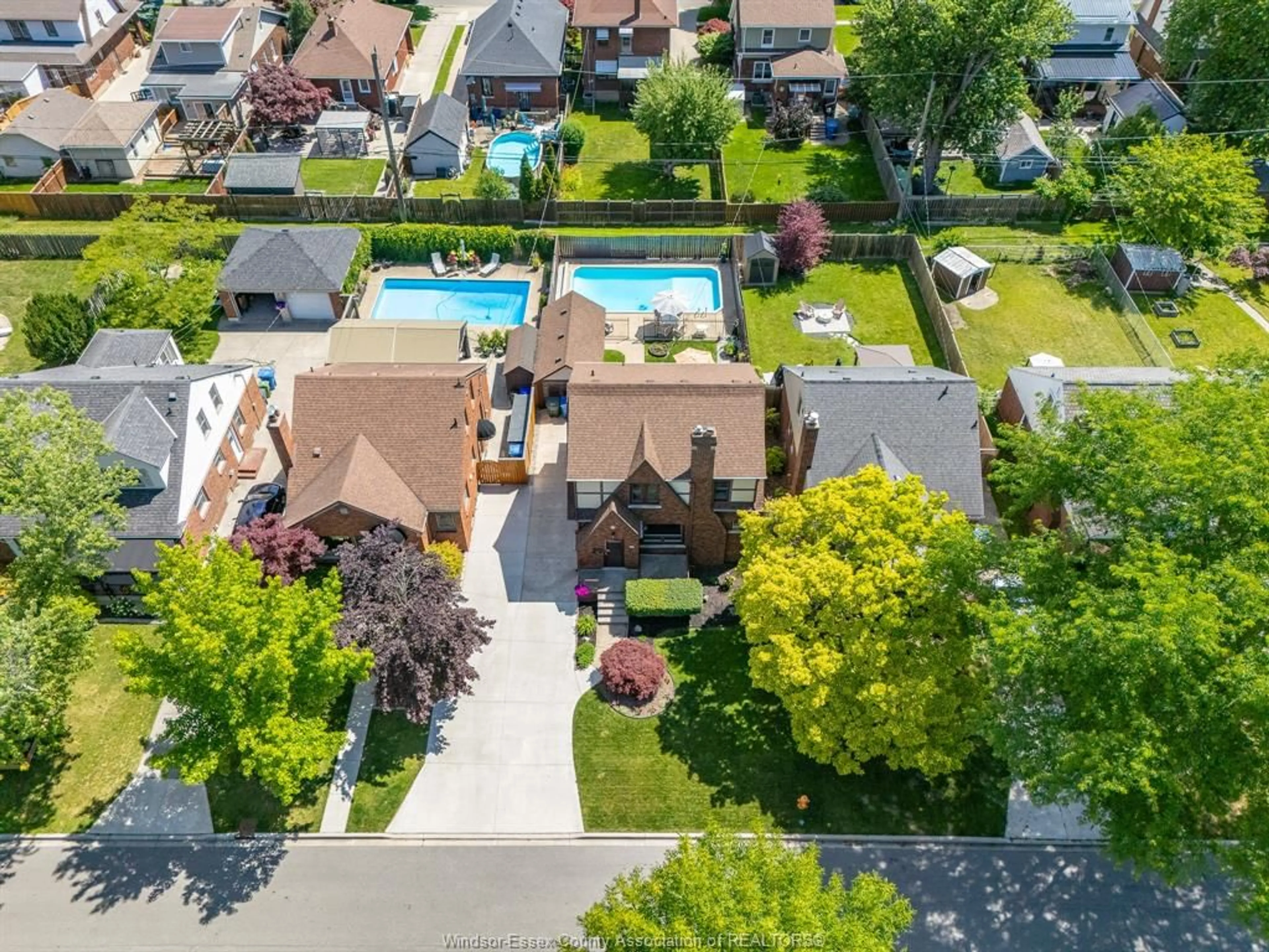 A pic from outside/outdoor area/front of a property/back of a property/a pic from drone, street for 2226 Gladstone Avenue, Windsor Ontario N8W 2N7