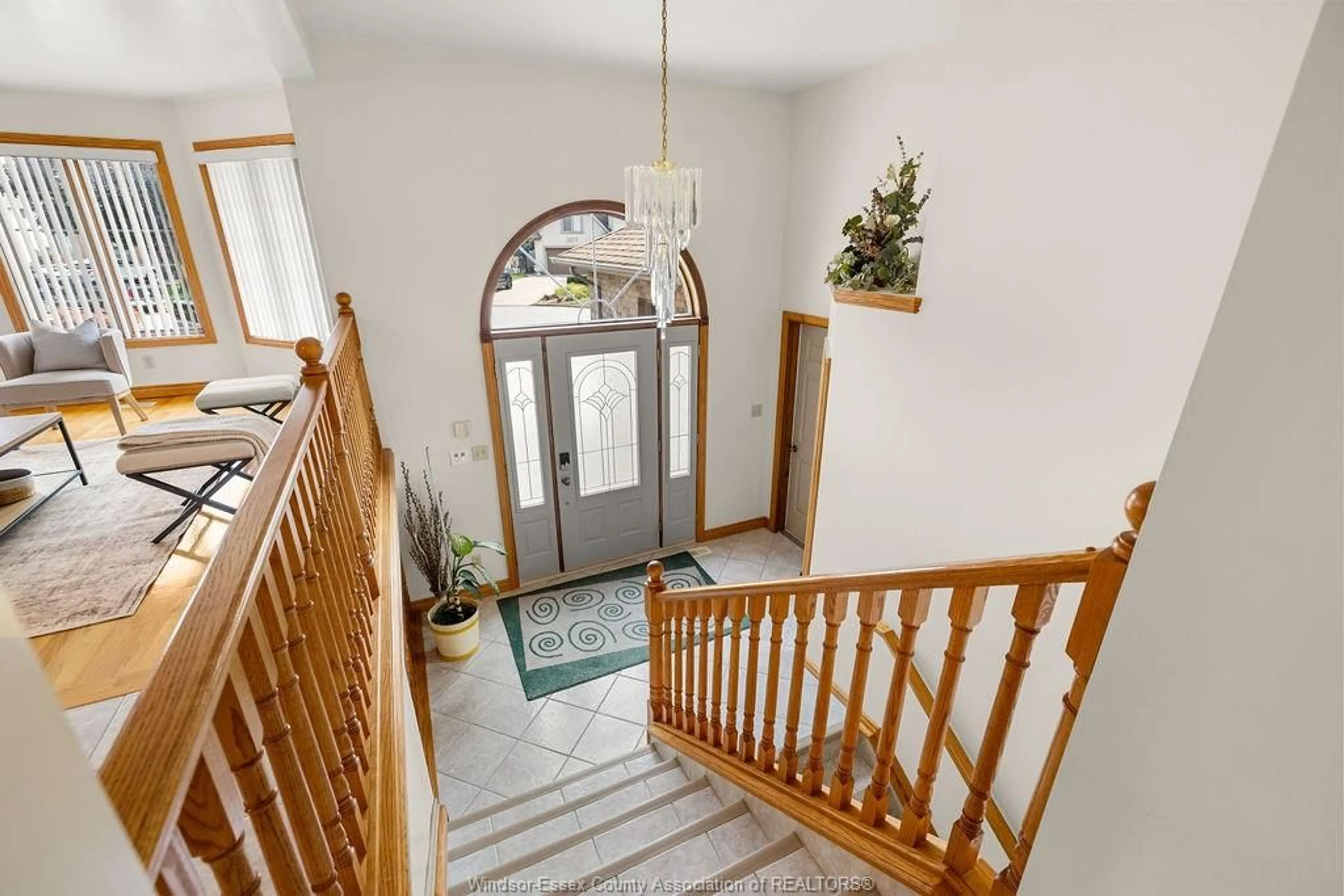 Indoor foyer for 2672 FLEMING Crt, Windsor Ontario N9E 4P1