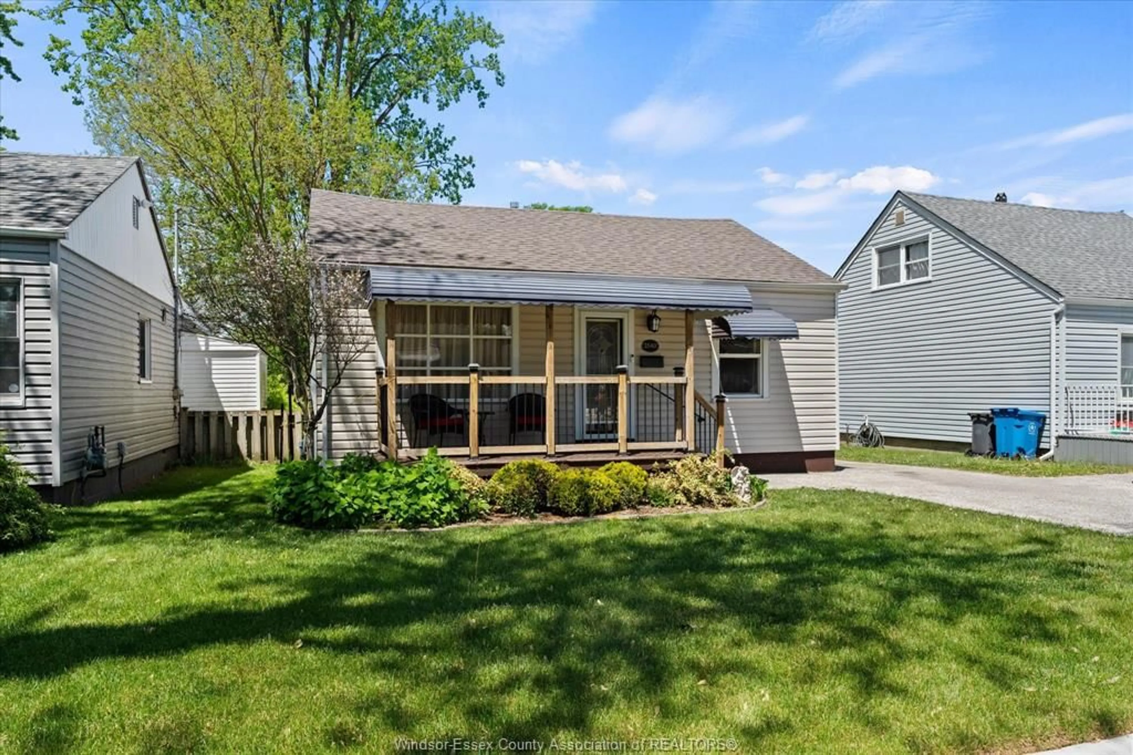 Home with vinyl exterior material, street for 3560 BARRYMORE Lane, Windsor Ontario N9C 1V3