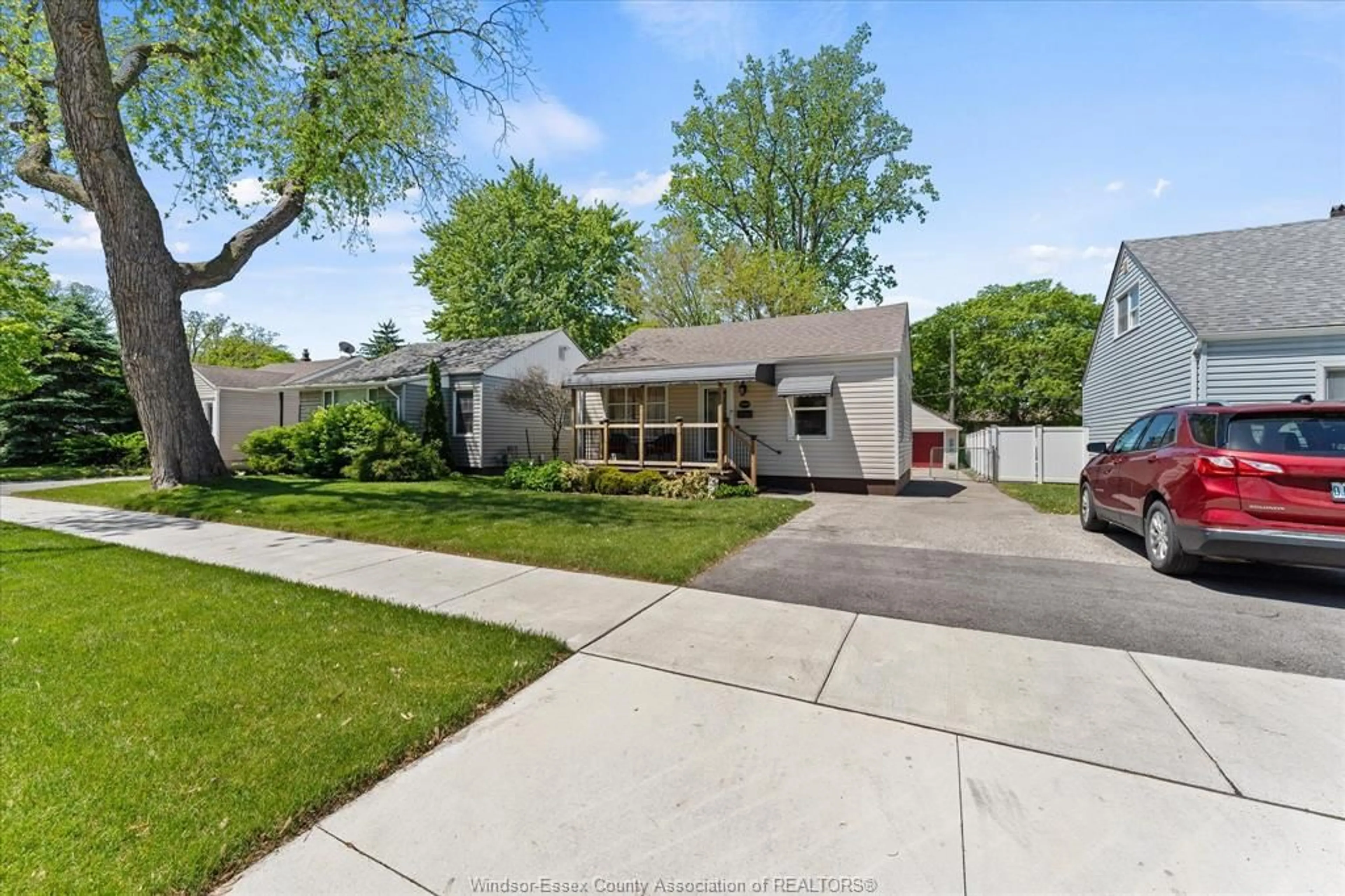 A pic from outside/outdoor area/front of a property/back of a property/a pic from drone, street for 3560 BARRYMORE Lane, Windsor Ontario N9C 1V3