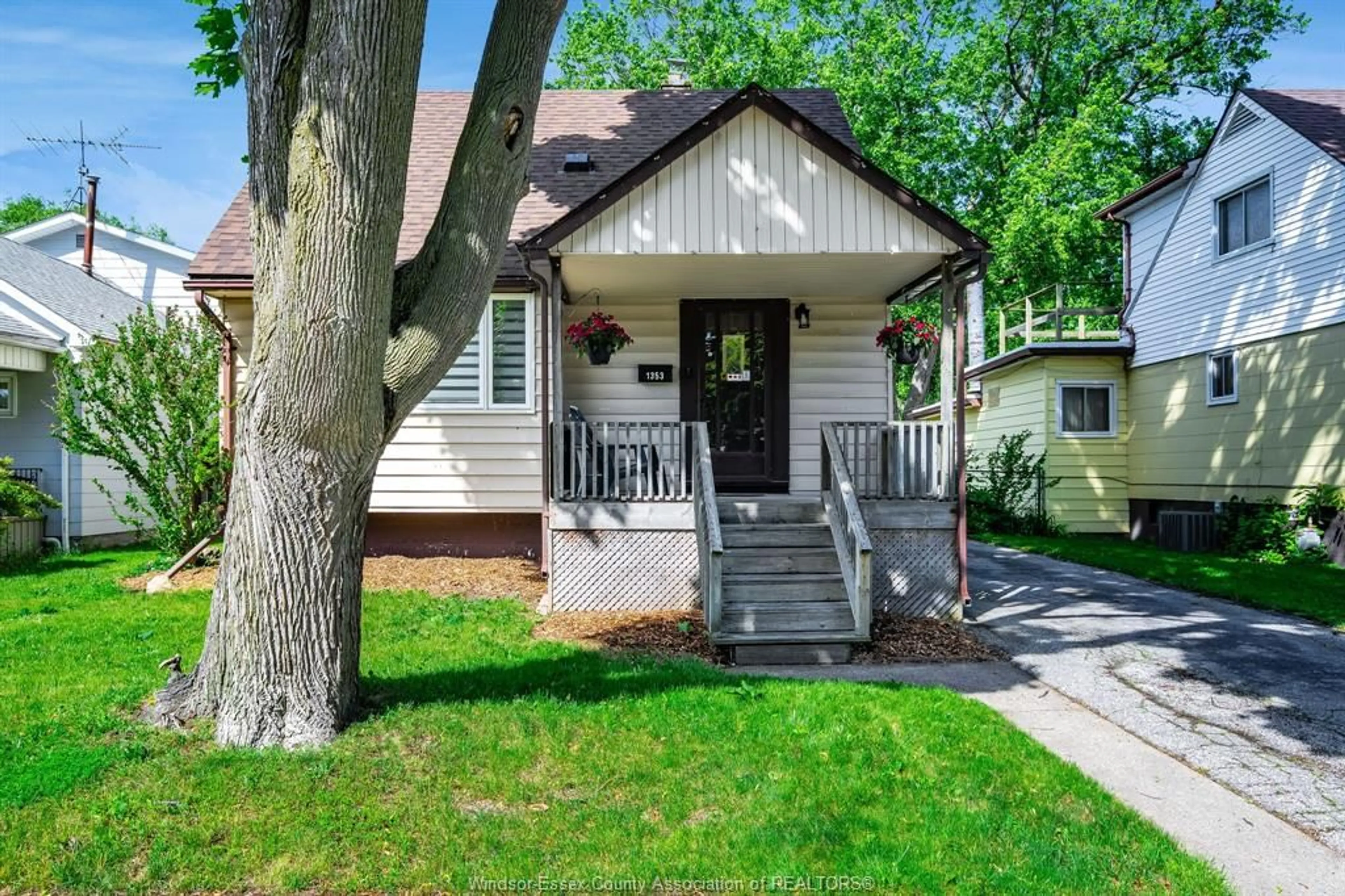 Unknown for 1353 George Ave, Windsor Ontario N8Y 2X8
