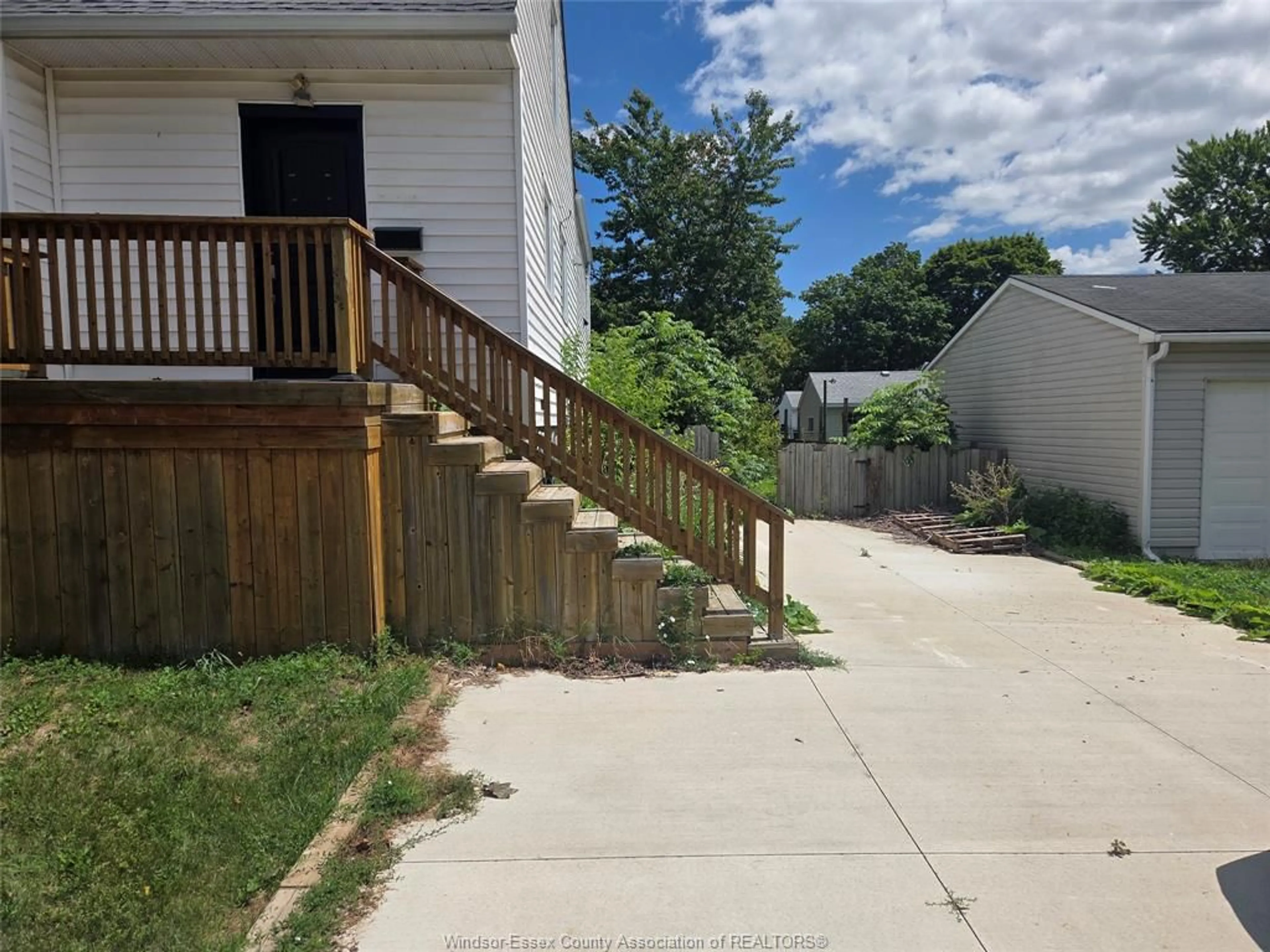 Patio, street for 782 Kember Ave, Sarnia Ontario N7S 2T5