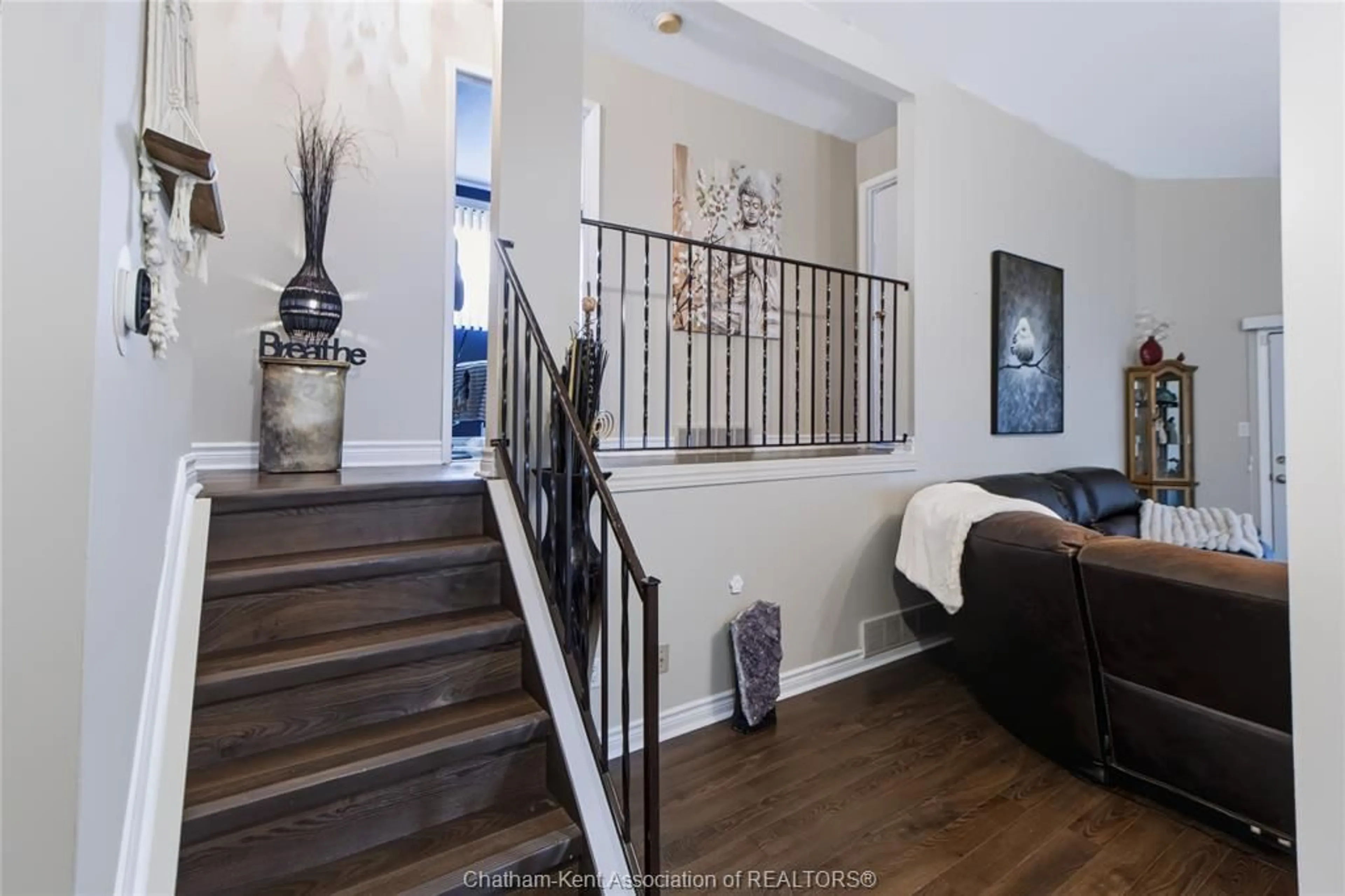 Indoor entryway for 26 EARL Dr, Chatham Ontario N7M 5Z3