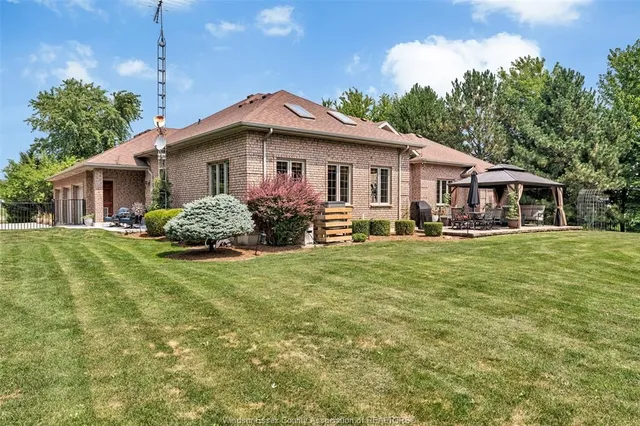 2207 SOUTH MIDDLE Rd, Lakeshore 2