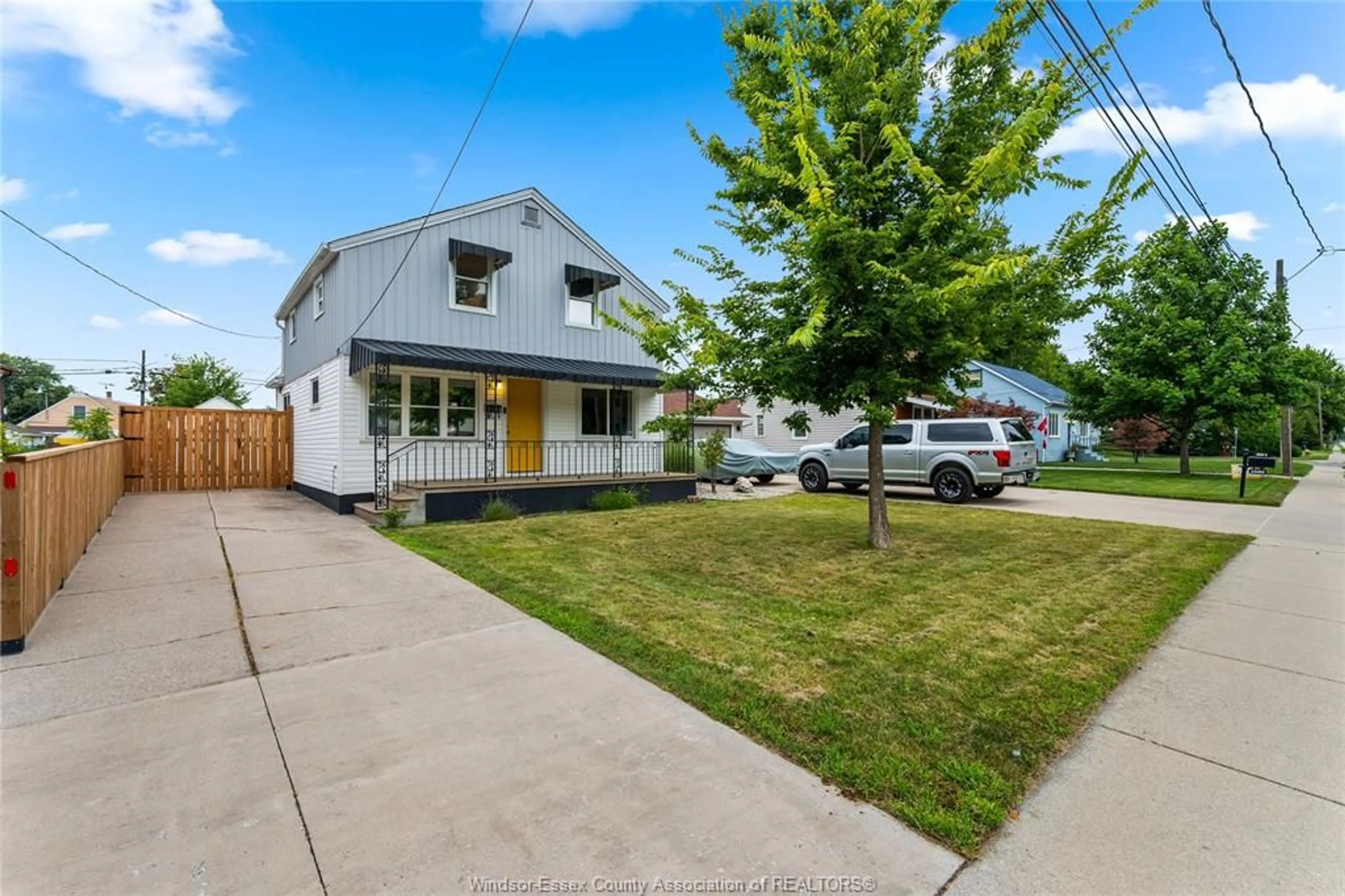 A pic from outside/outdoor area/front of a property/back of a property/a pic from drone, street for 2682 CLEMENCEAU, Windsor Ontario N8T 2P6