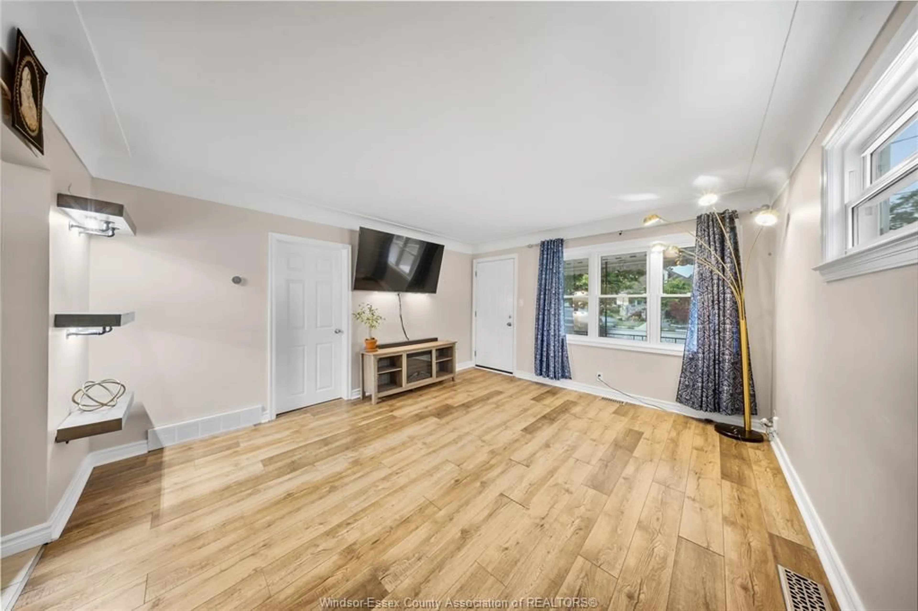 A pic of a room for 2682 CLEMENCEAU, Windsor Ontario N8T 2P6