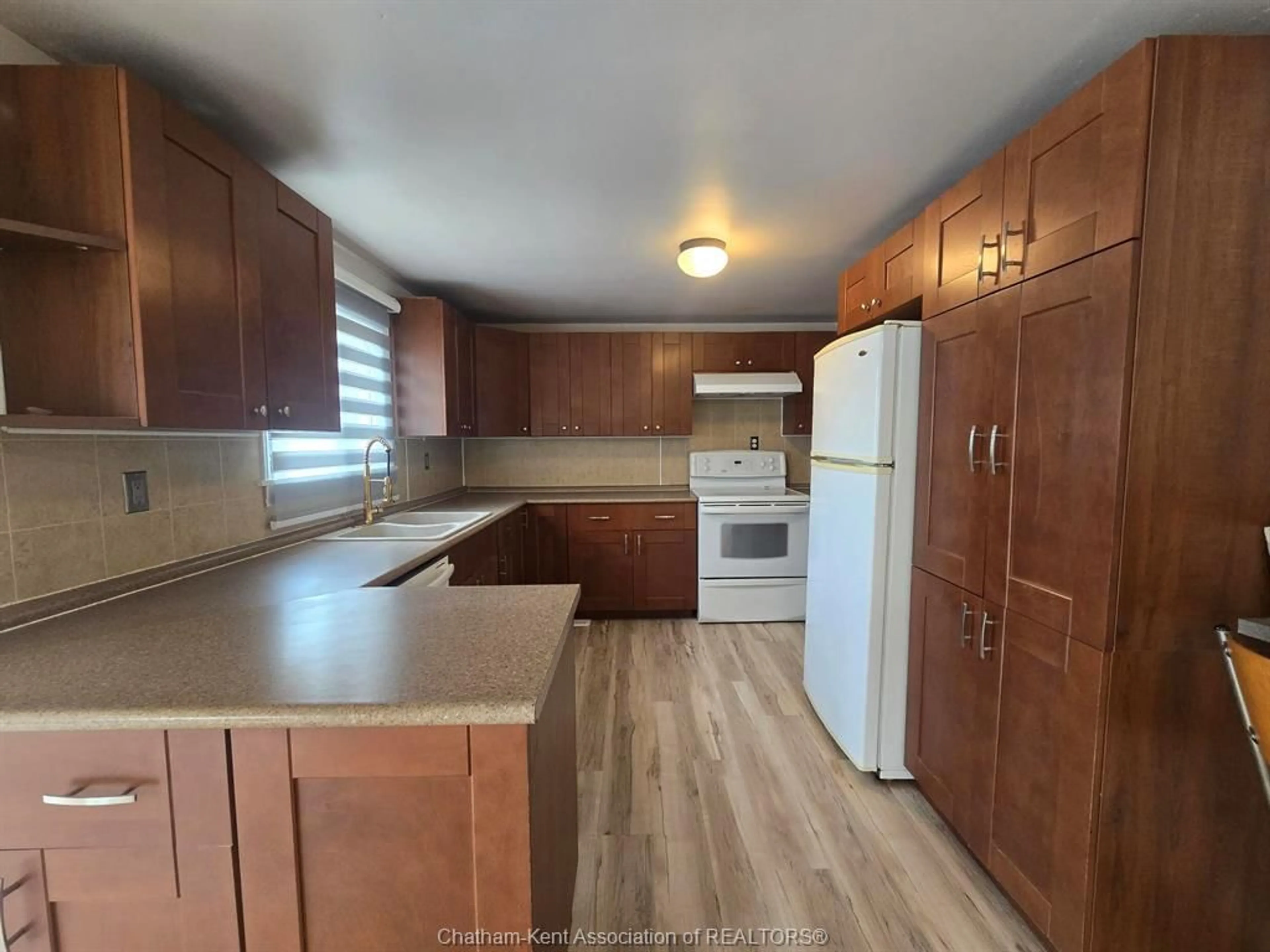 Standard kitchen, unknown for 21031 QUEEN St, Charing Cross Ontario N0P 1G0