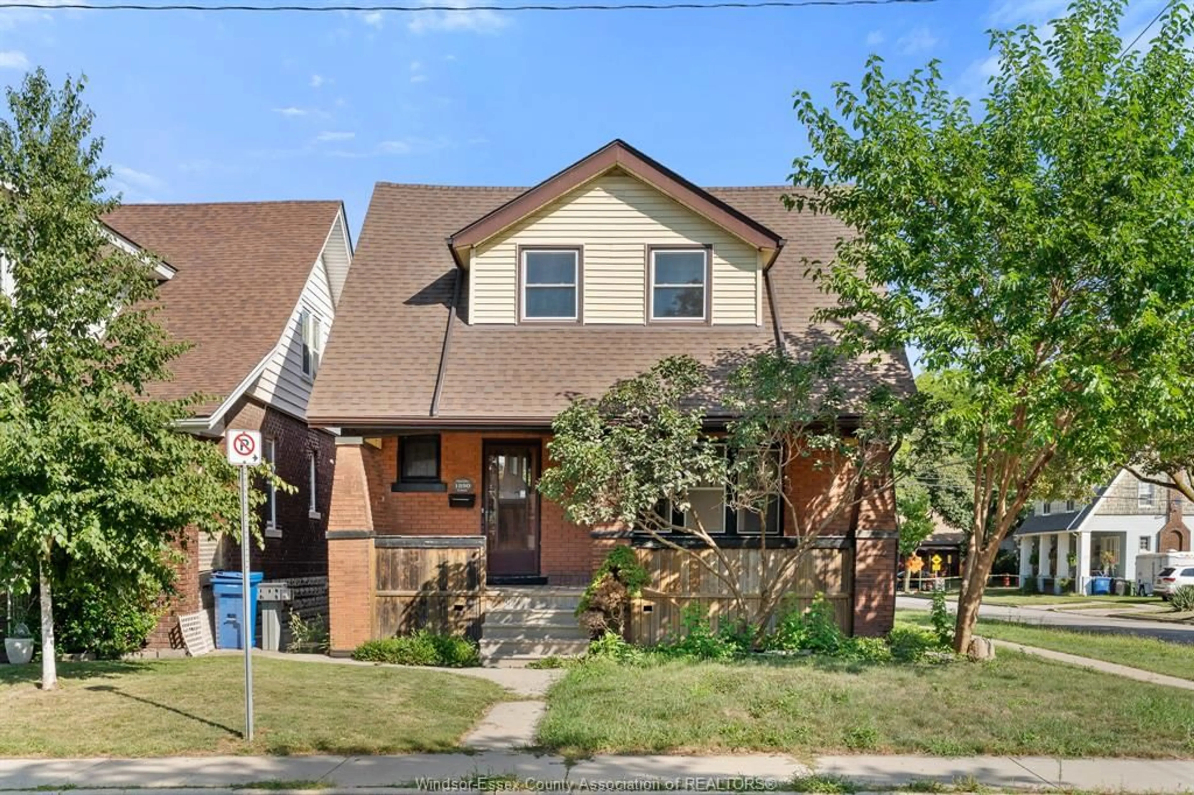 Home with brick exterior material, street for 1890 ONEIDA Crt, Windsor Ontario N8Y 1S8