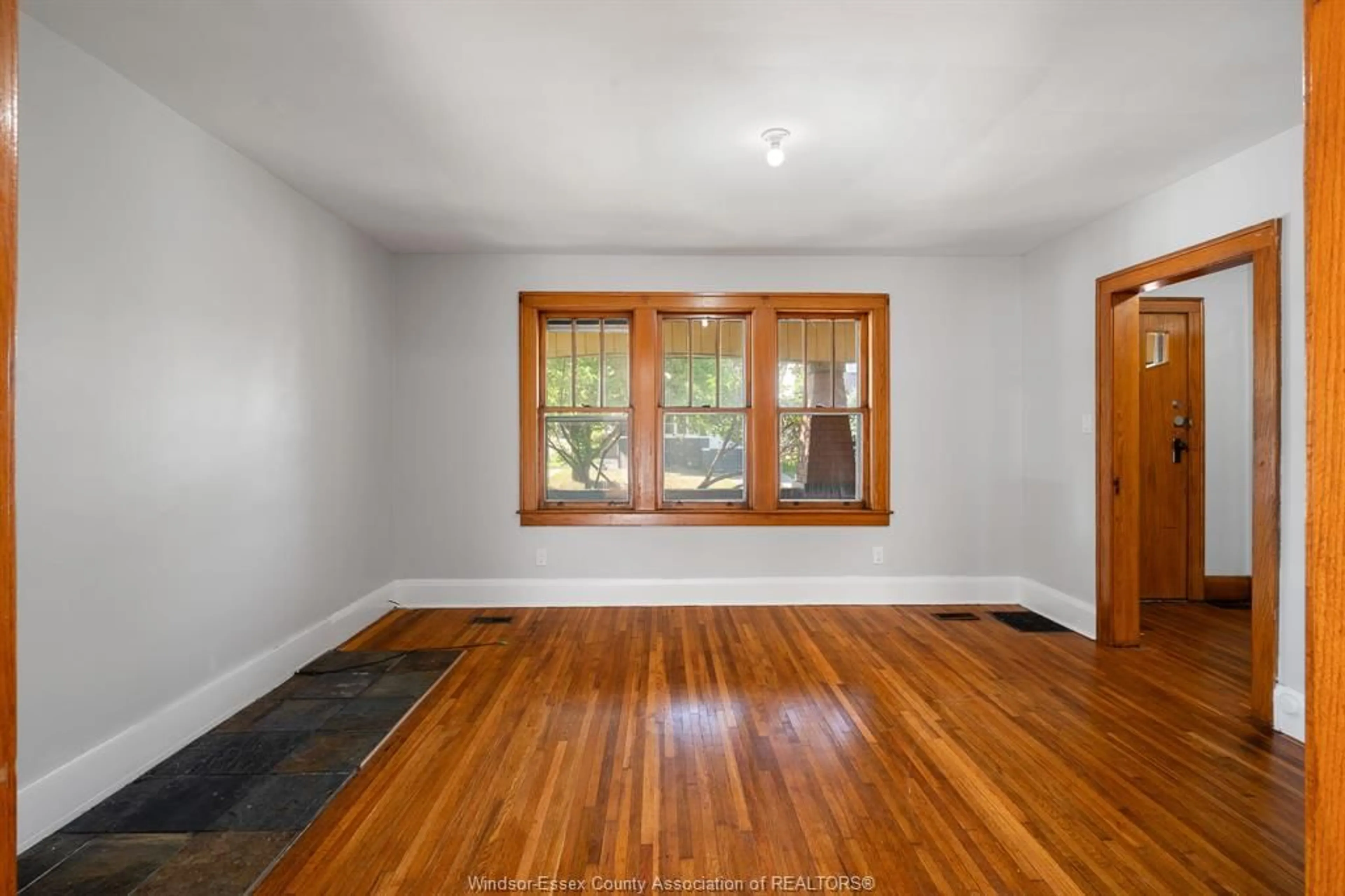A pic of a room for 1890 ONEIDA Crt, Windsor Ontario N8Y 1S8