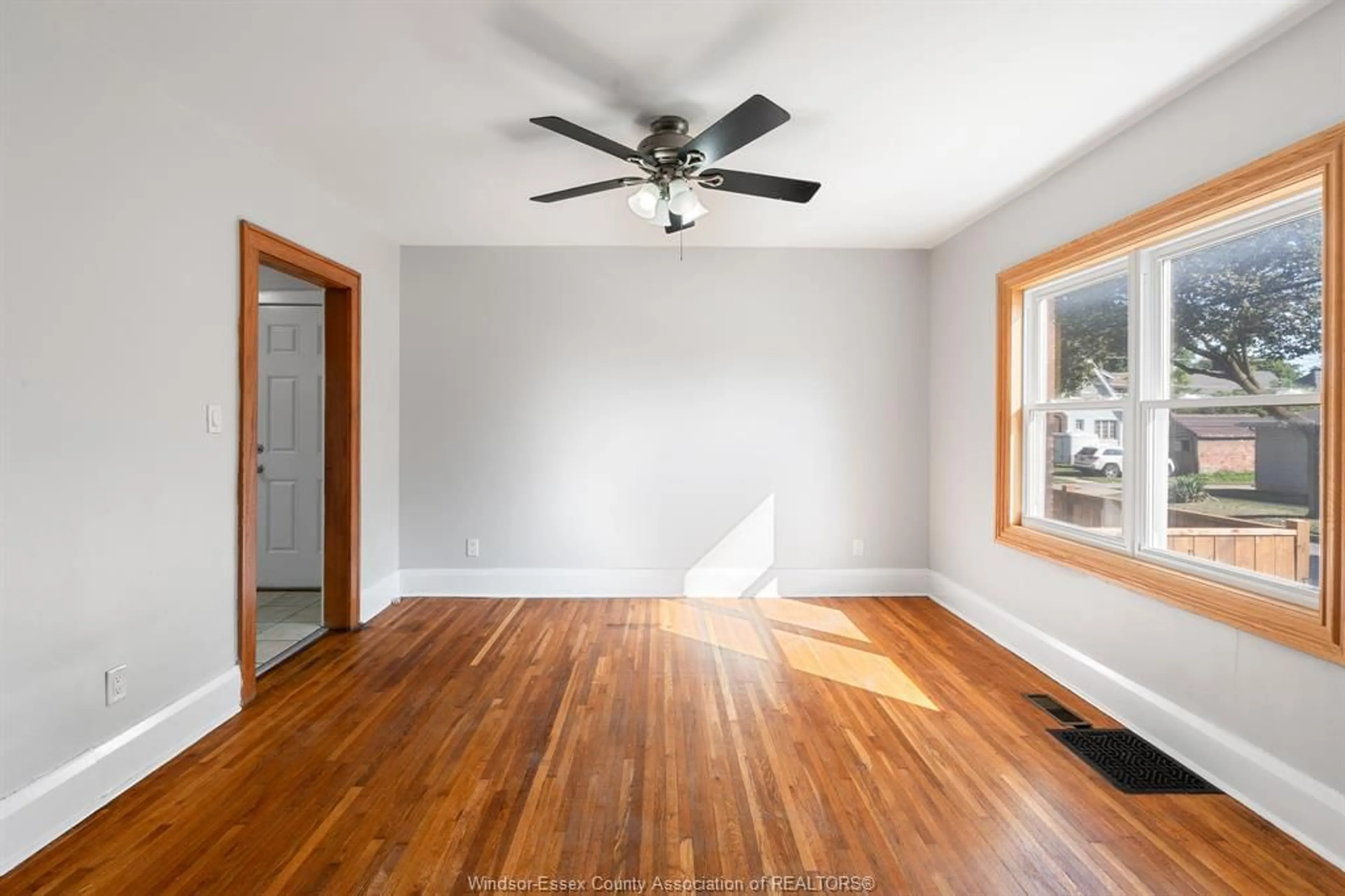 A pic of a room for 1890 ONEIDA Crt, Windsor Ontario N8Y 1S8