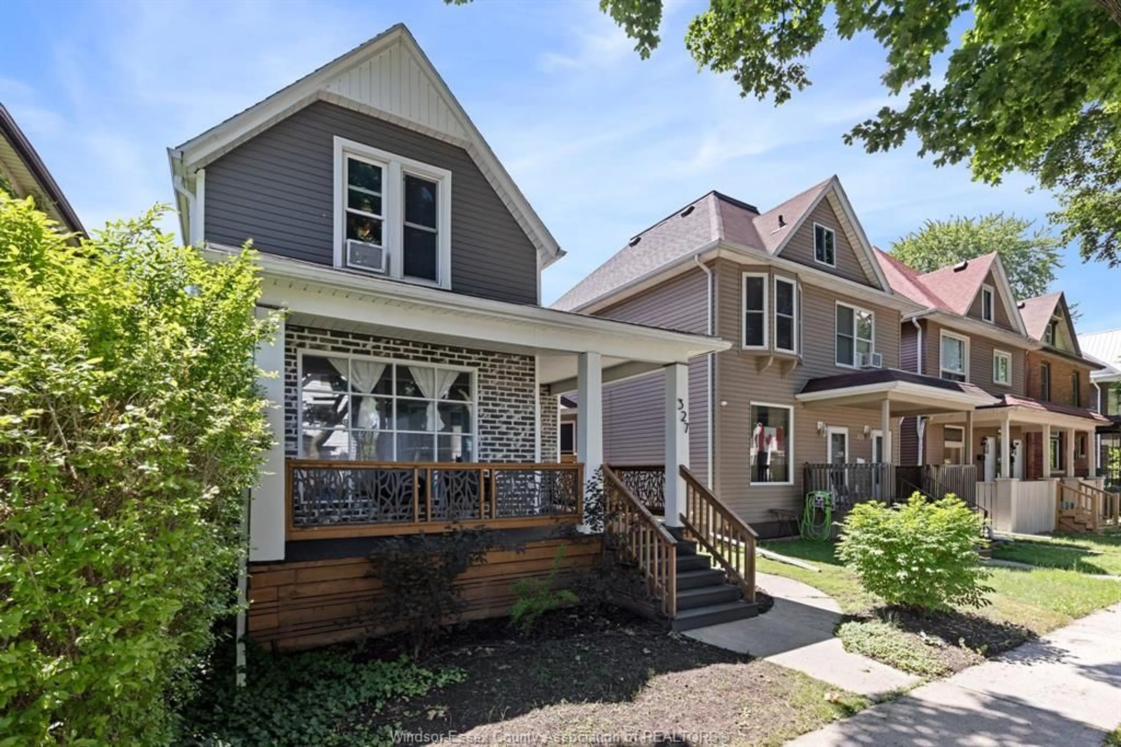 Home with vinyl exterior material, street for 327 LINCOLN Rd, Windsor Ontario N8Y 2G6