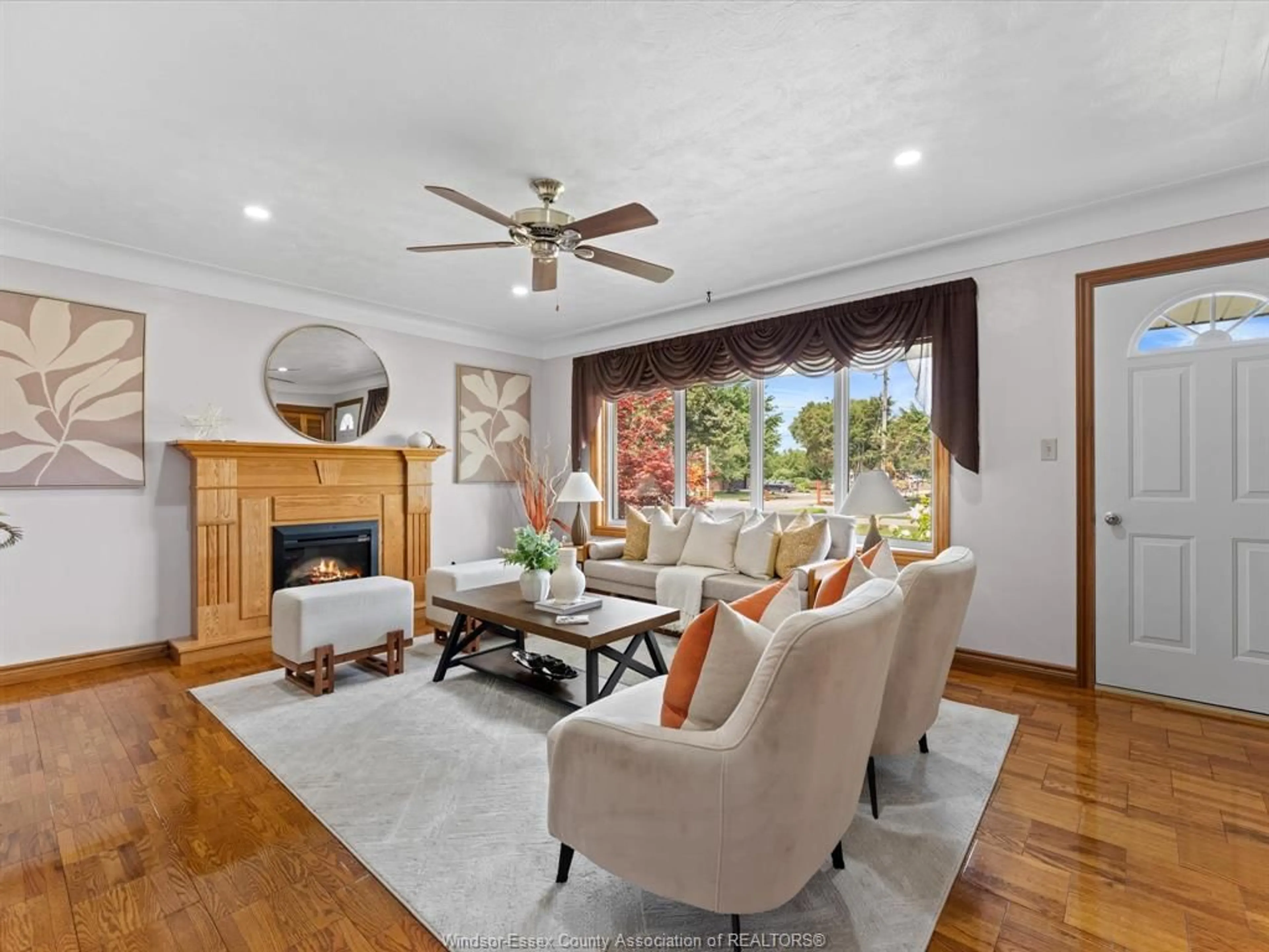 Living room with furniture, unknown for 1553 Road 2, Ruthven Ontario N9Y 2M2