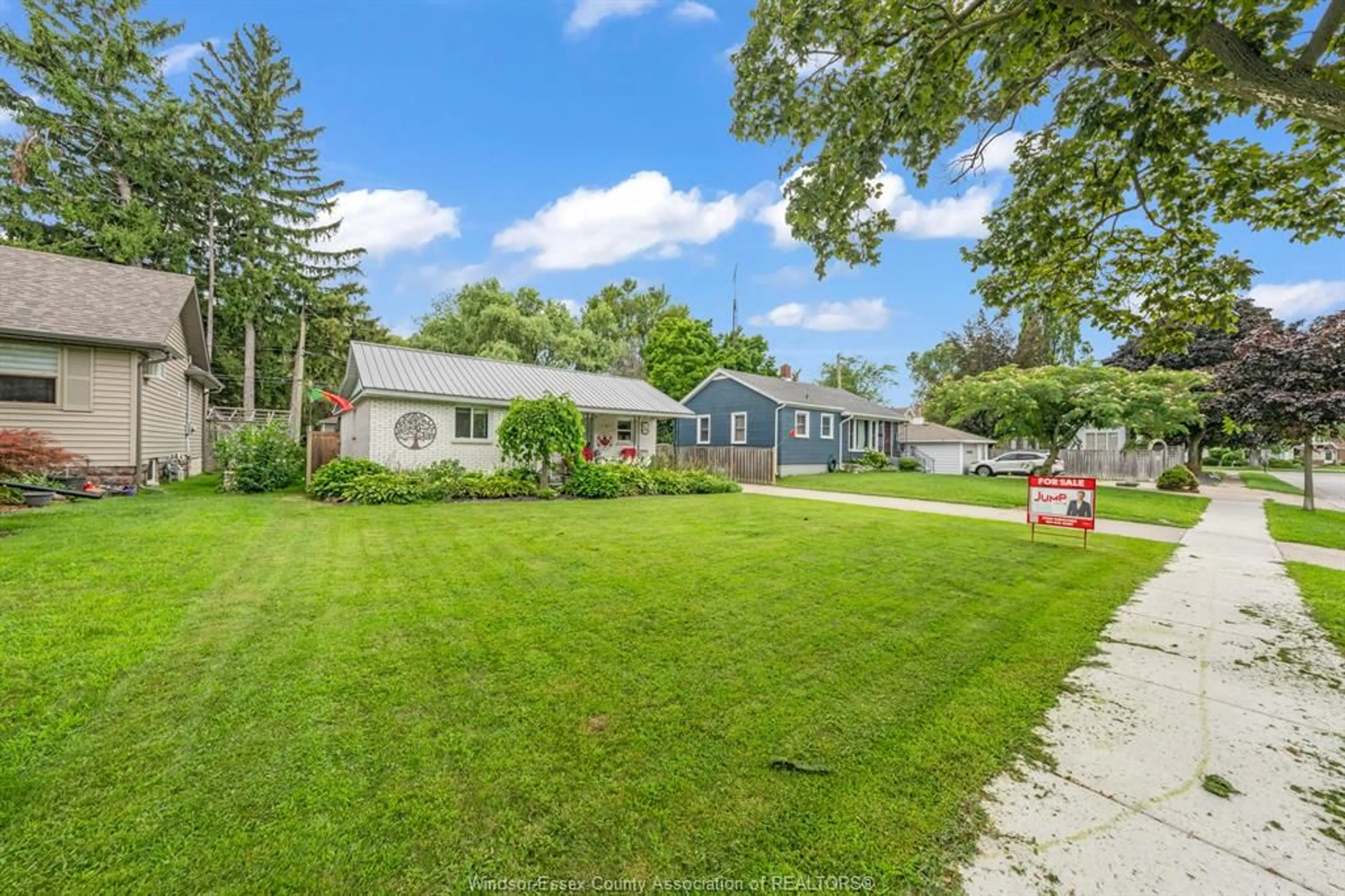 A pic from outside/outdoor area/front of a property/back of a property/a pic from drone, water/lake/river/ocean view for 7 CHURCHILL Ave, Leamington Ontario N8H 3R5